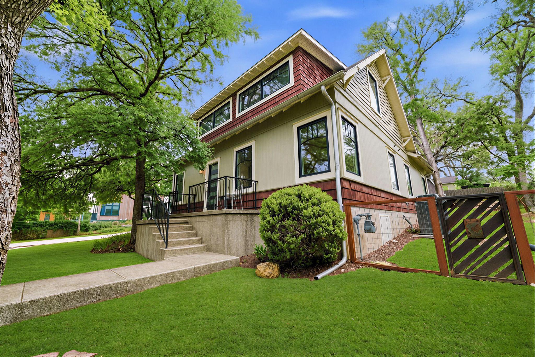 2110 De Verne ST