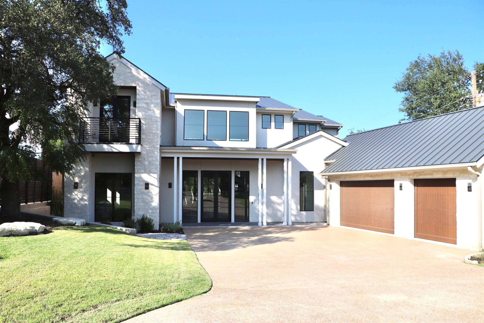 6102 Forest Hills DR