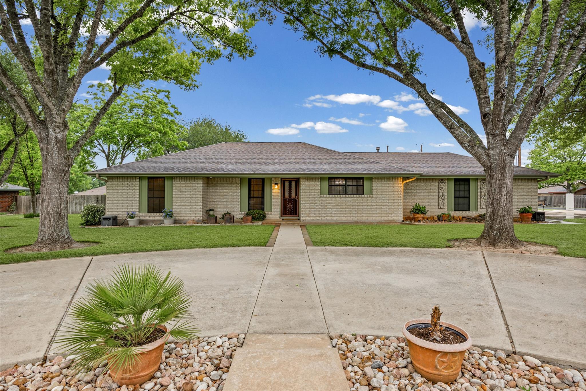 1608 Samoa CT