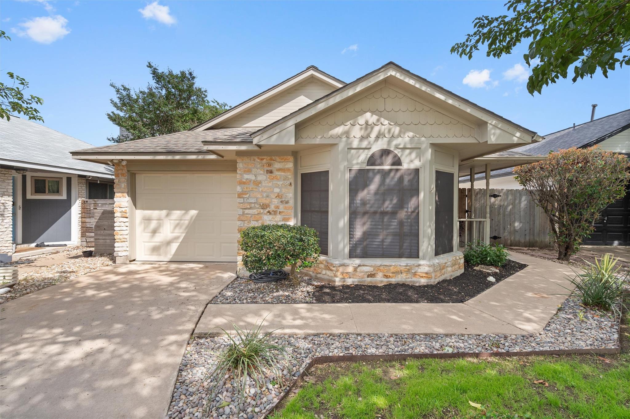 16811 Village Oak LOOP