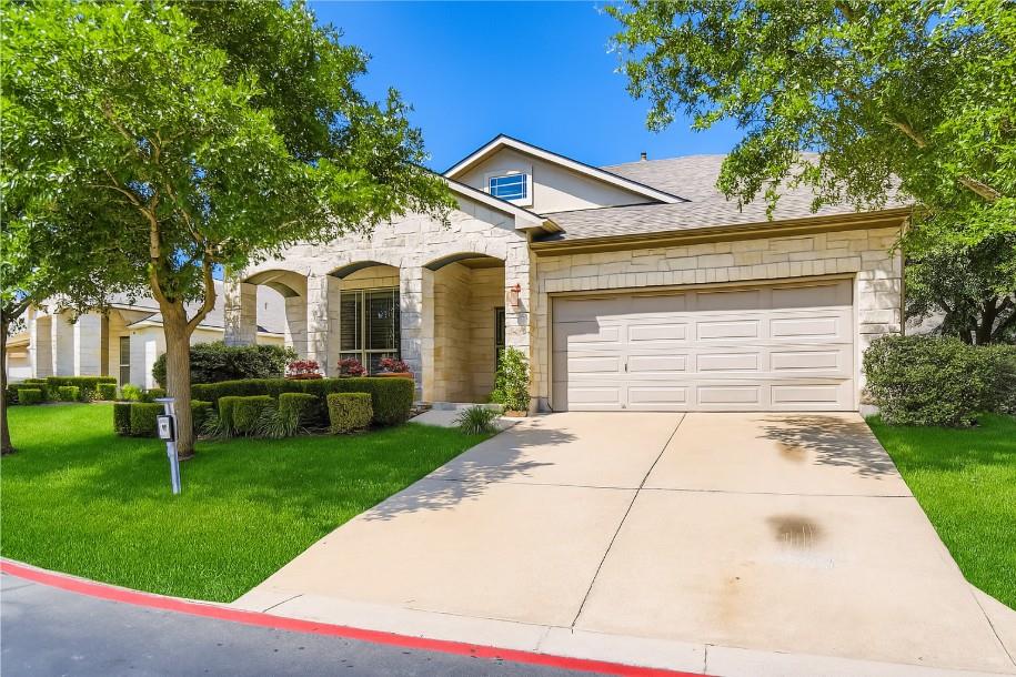 65 White Magnolia CIR