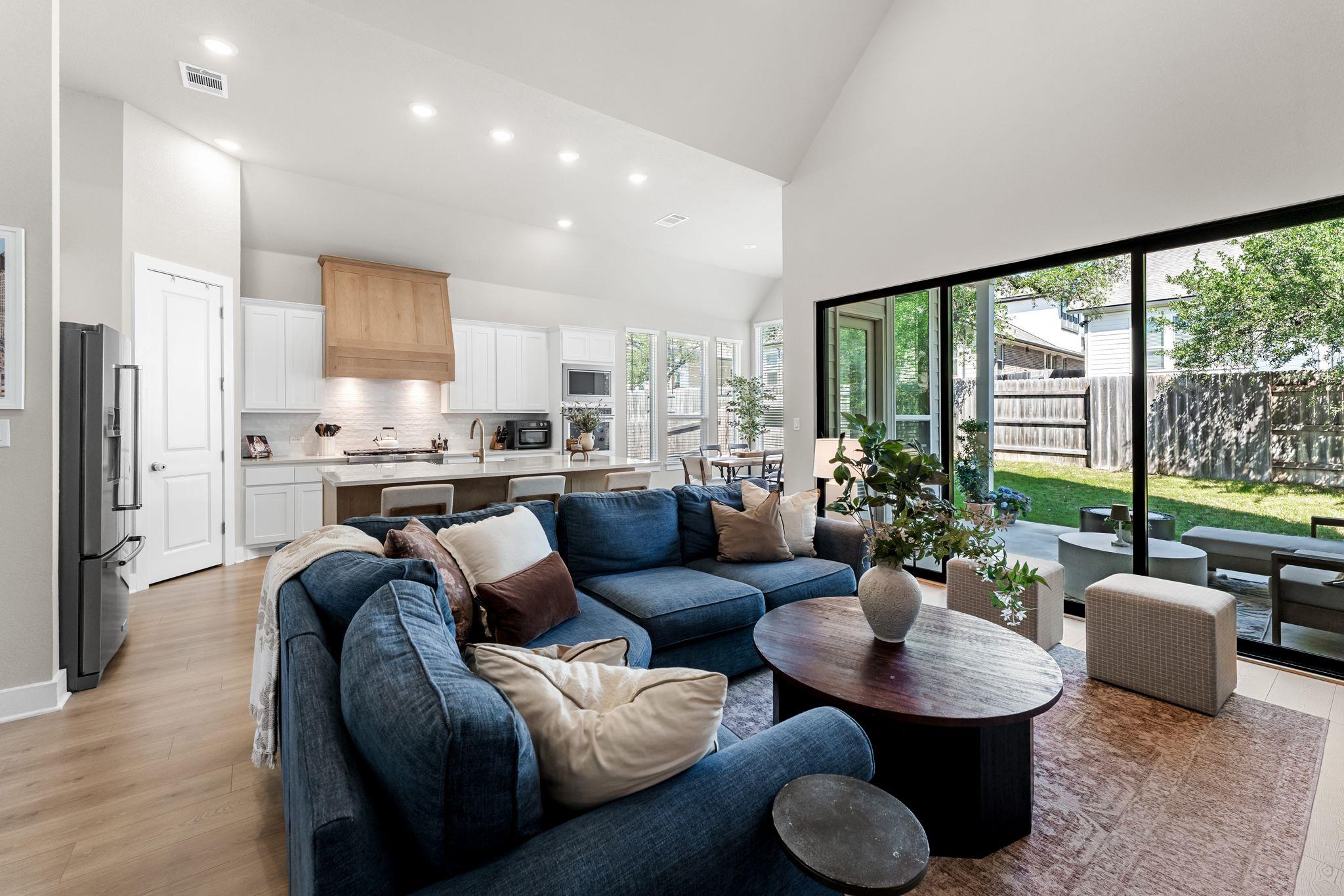 416 Crescent Heights DR