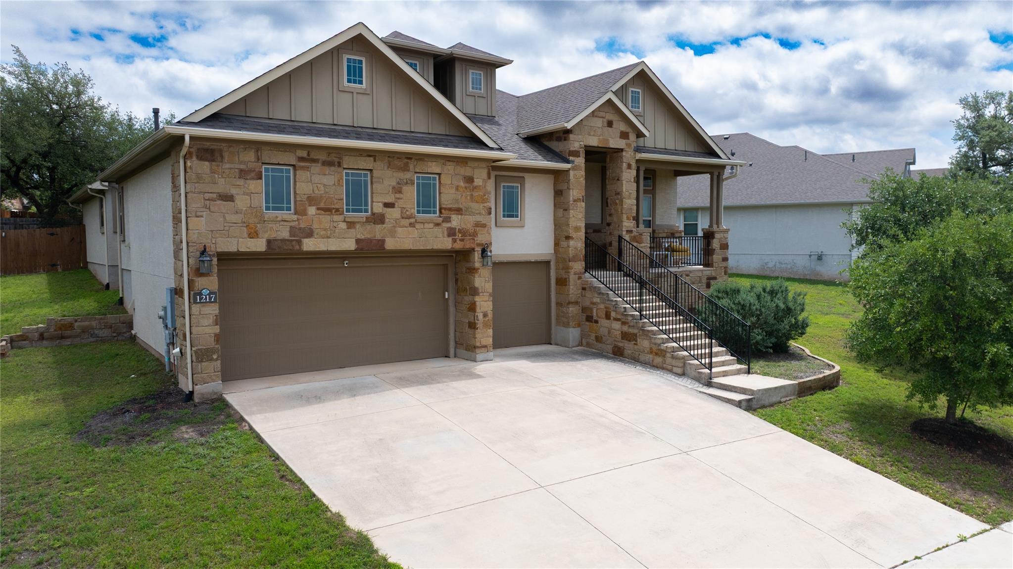 1217 Winding Way DR