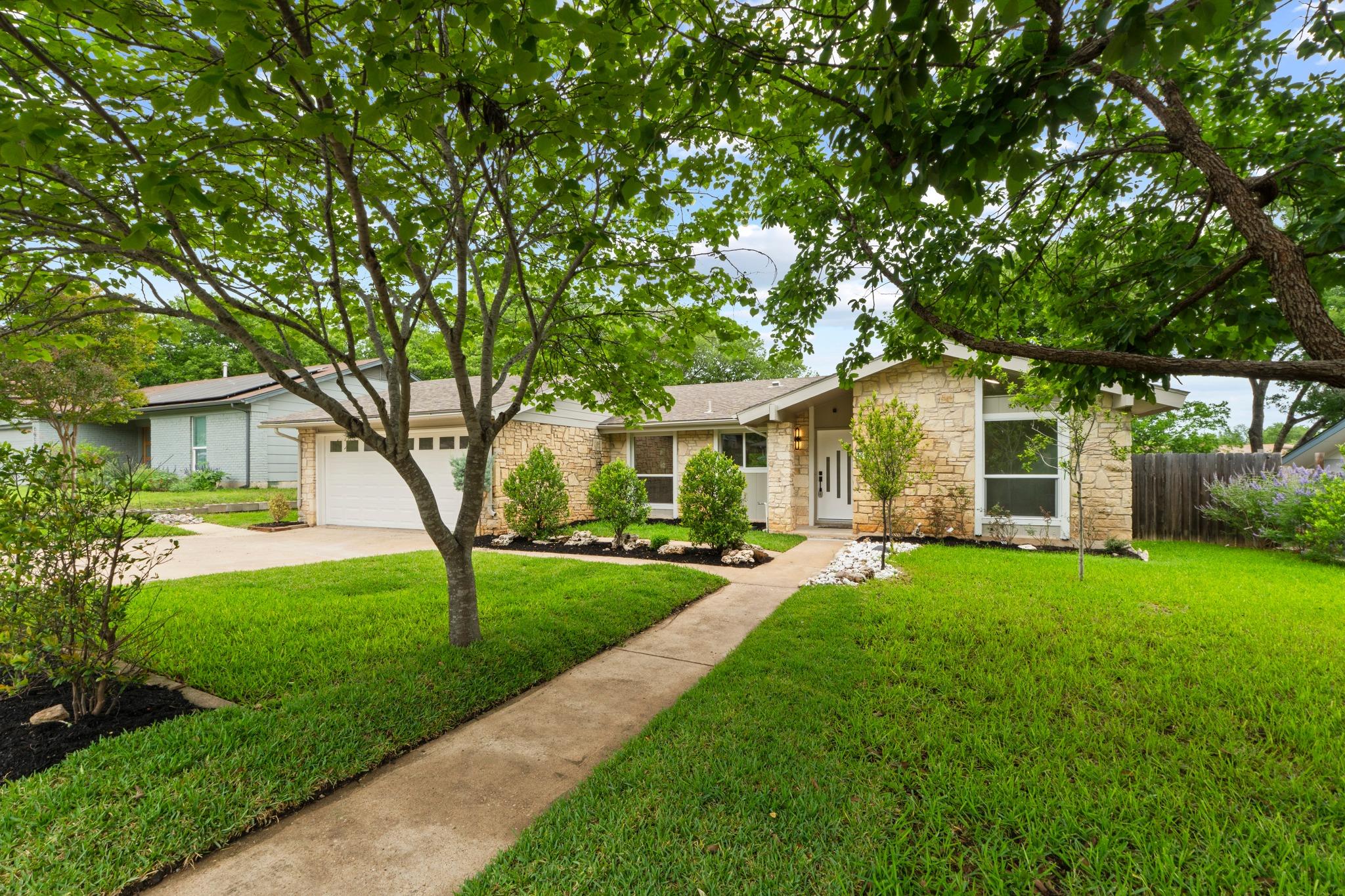 1608 Springer LN