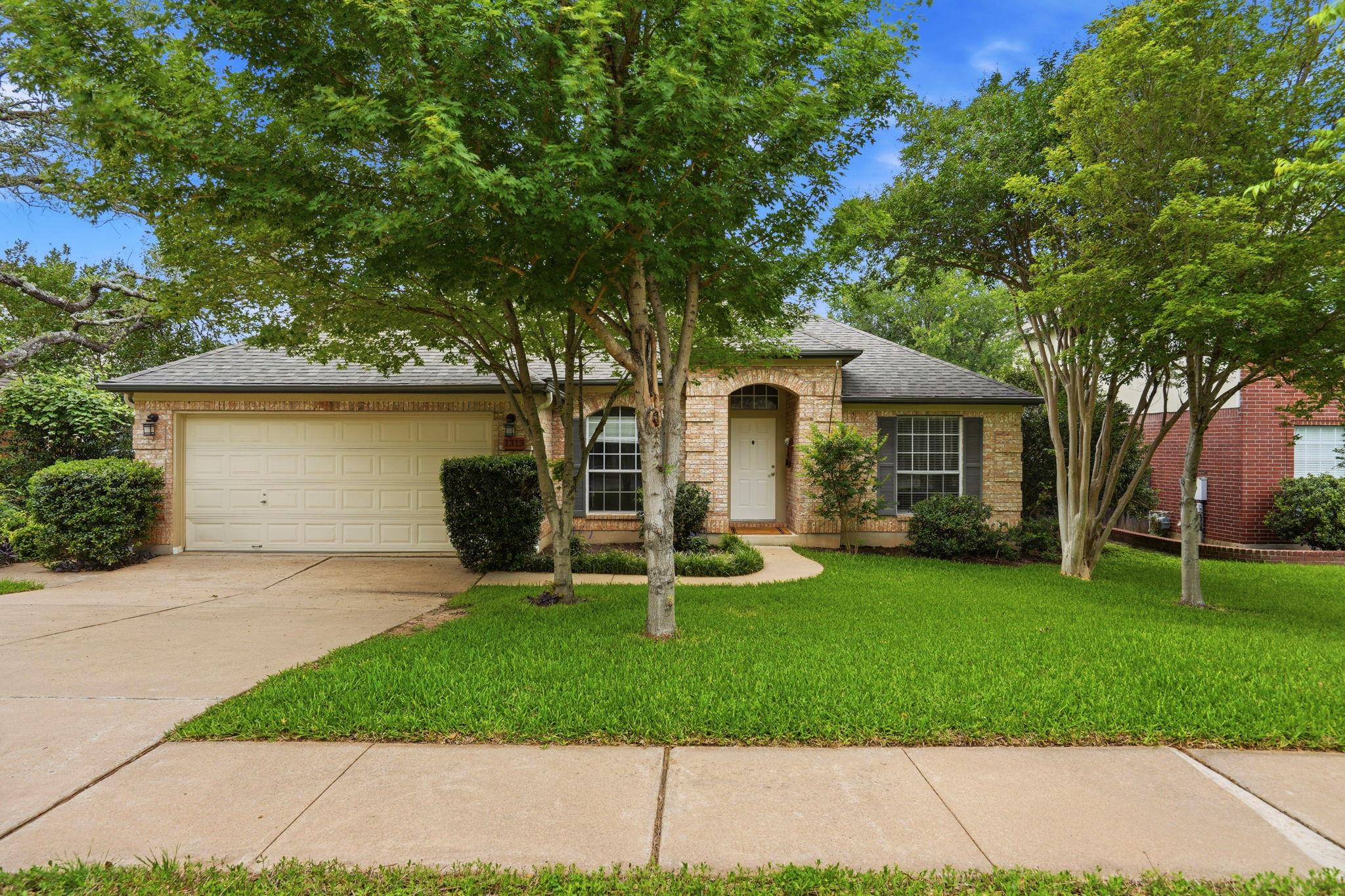 1313 Roadrunner DR
