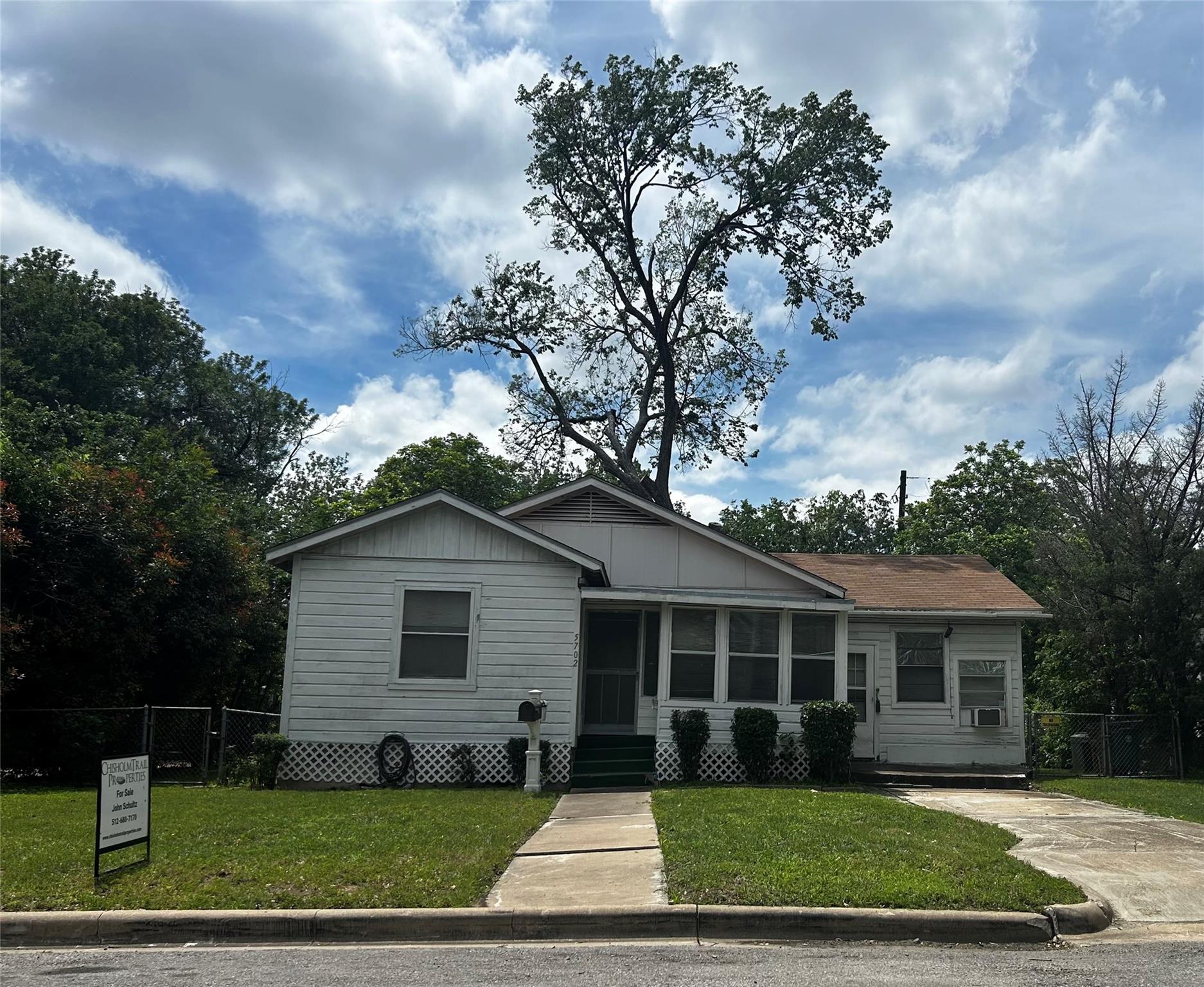 5702 Duval ST