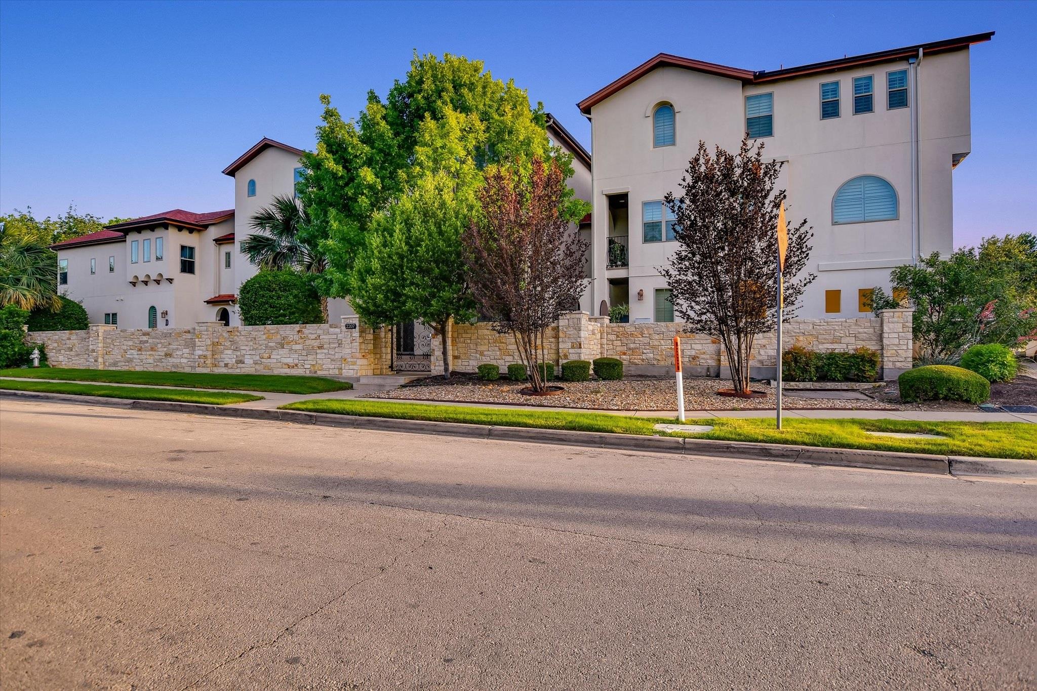 2207 Pasadena DR