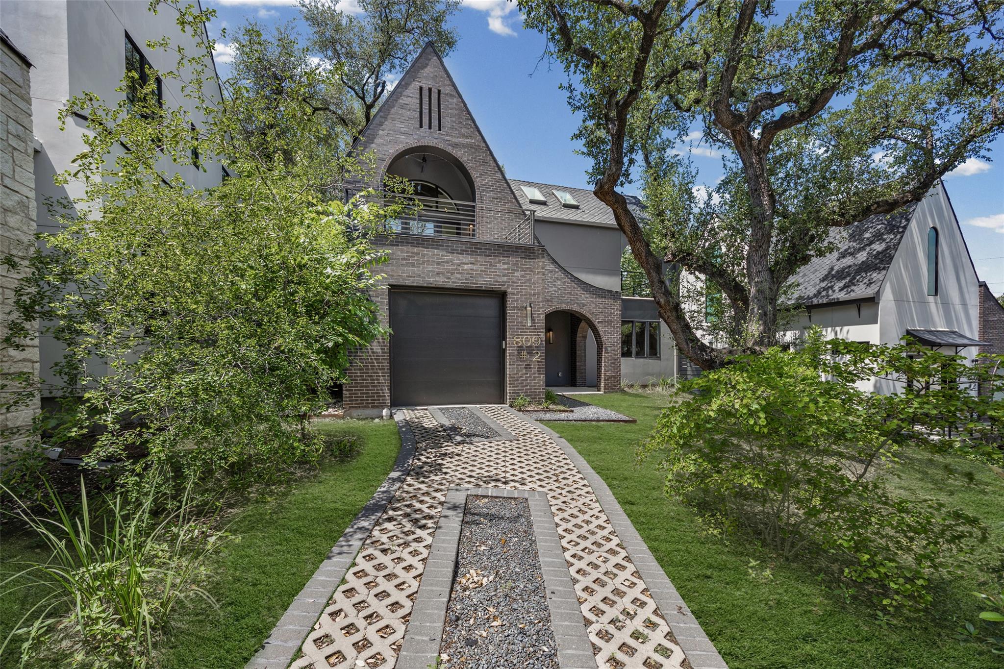 809 Mariposa DR
