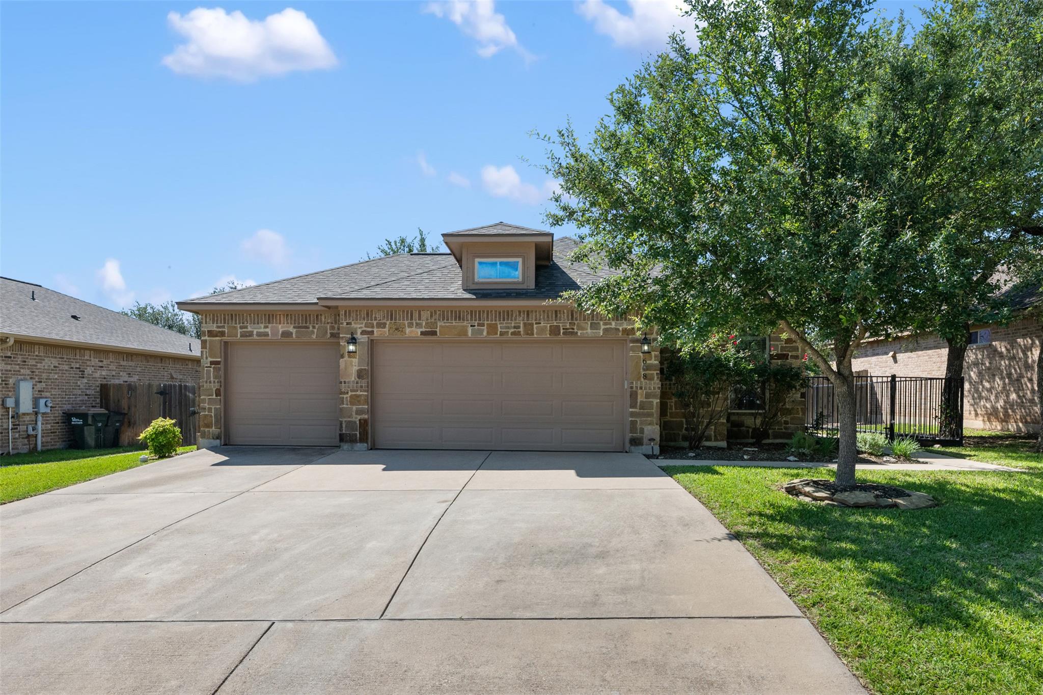 608 Algerita DR