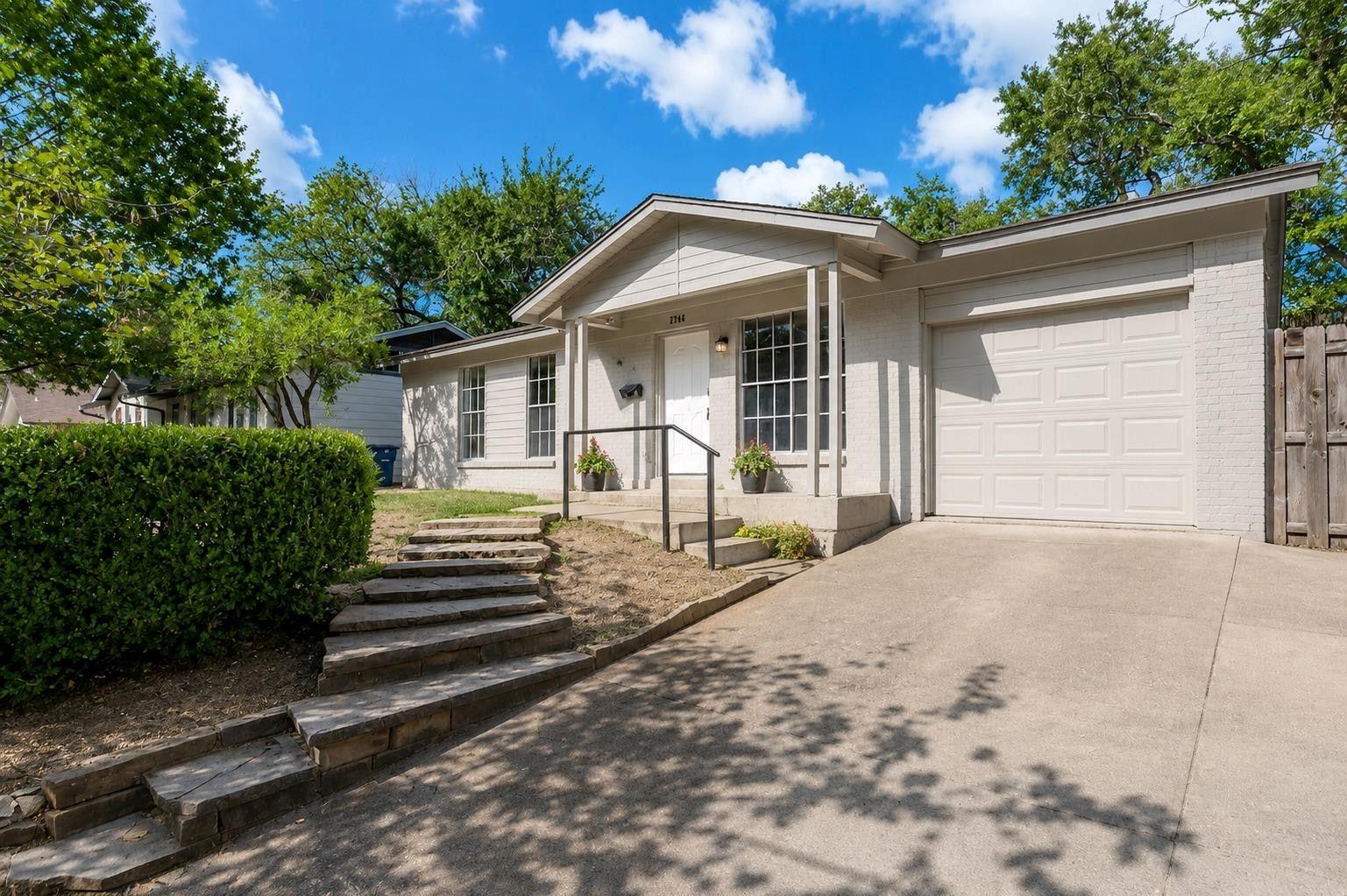 2704 Carnarvon LN