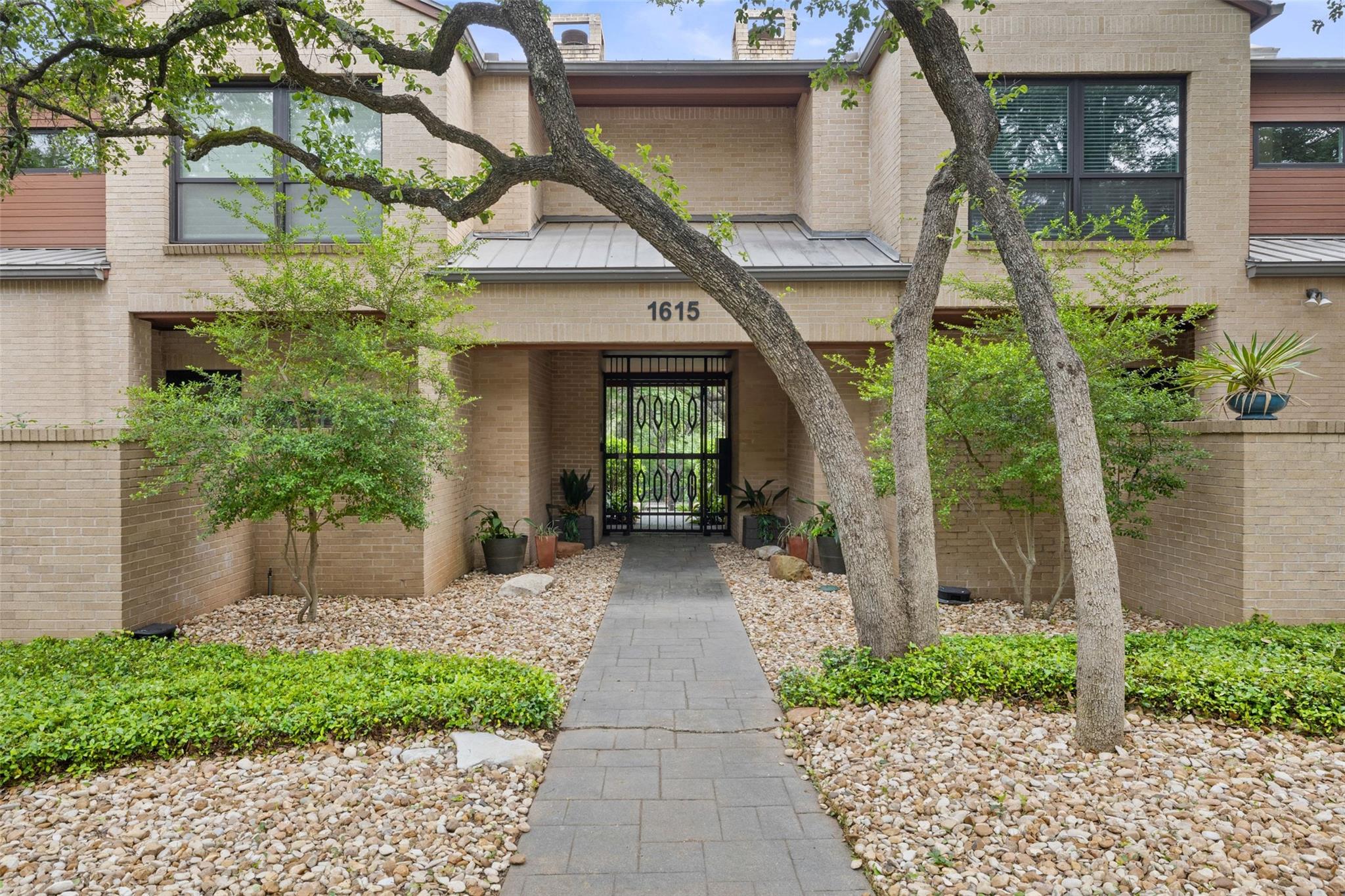 1615 Spyglass DR