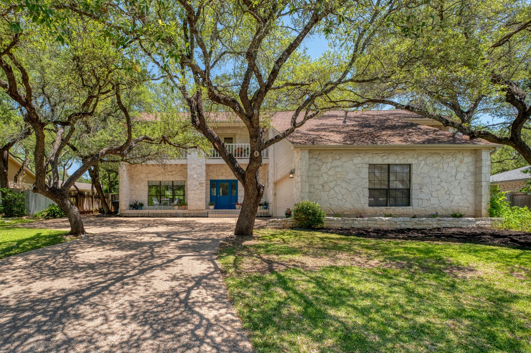 202 RIDGEWOOD DR