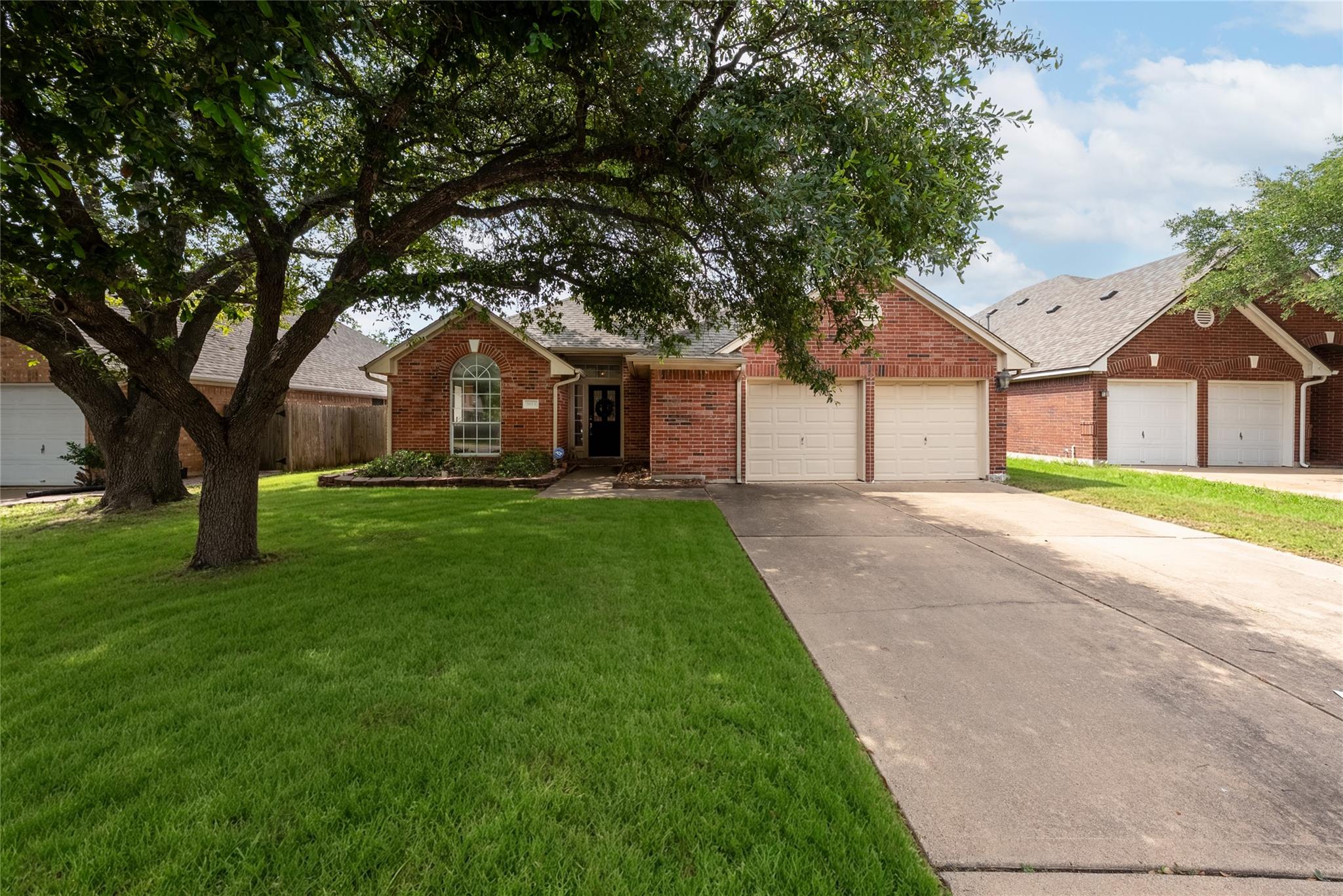1853 Dapplegrey LN