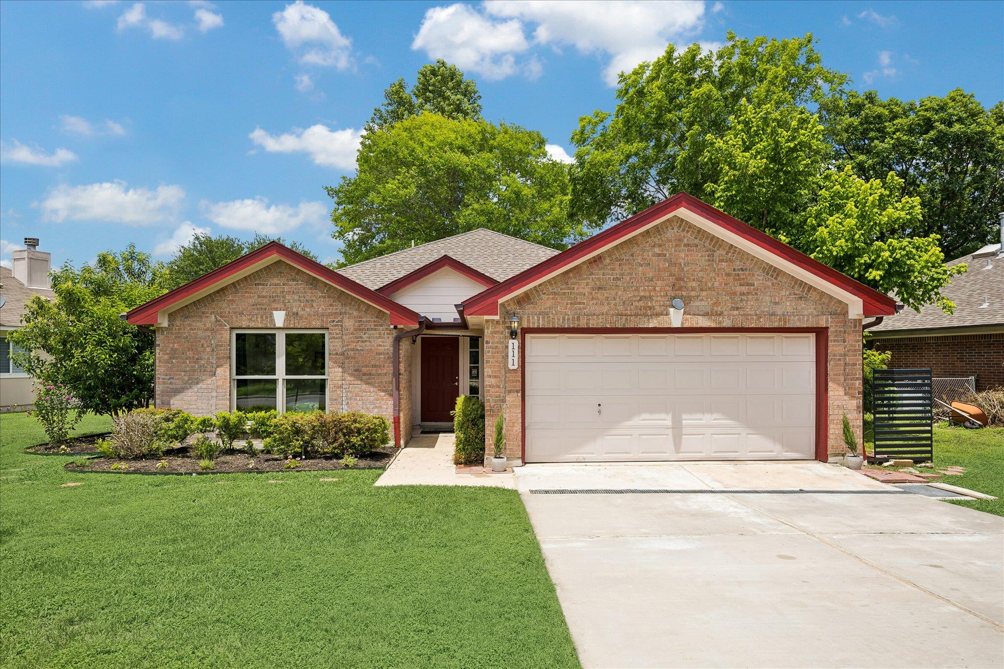 111 Finch LN