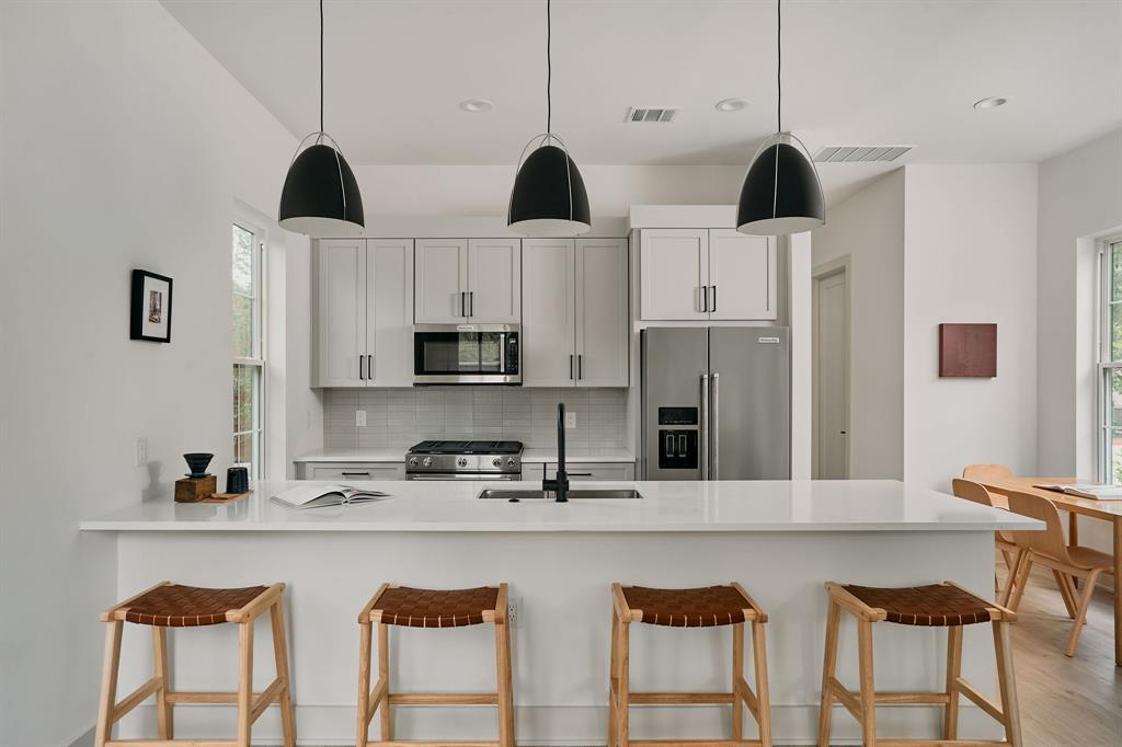 2209 woodland Ave