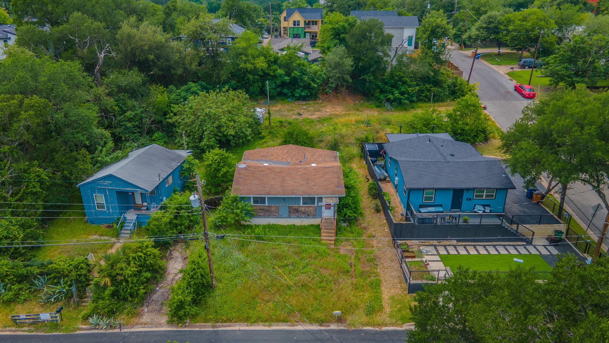 1410 Luna ST
