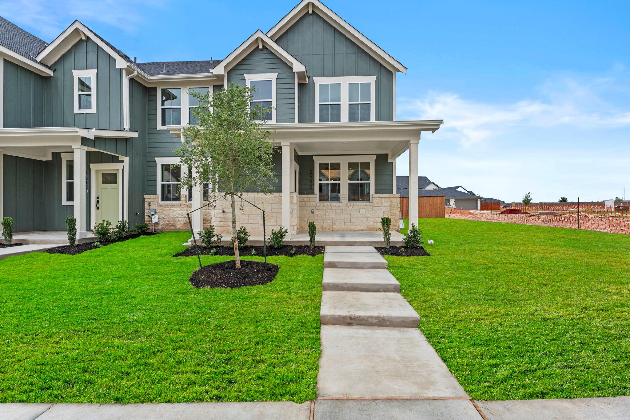 2542 Violet Theo LN