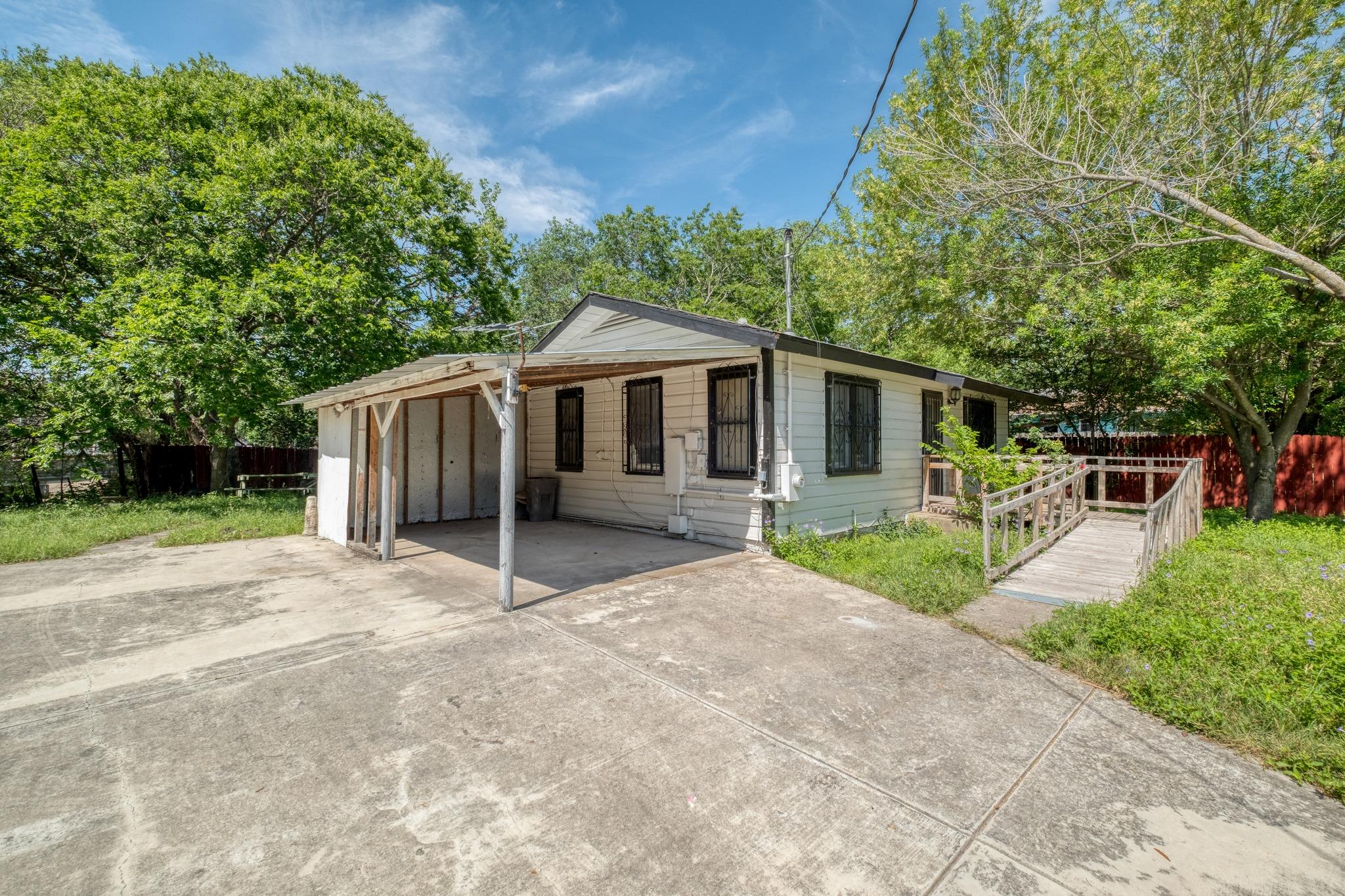 3509 Lyons RD