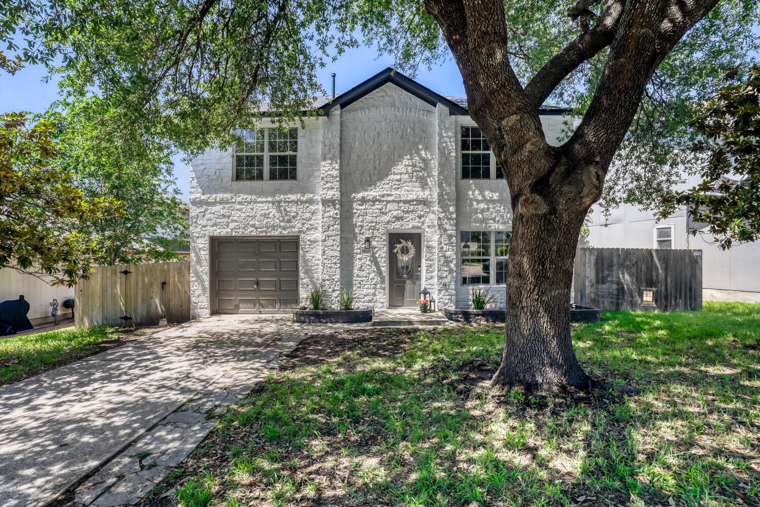 1626 Parkfield CIR
