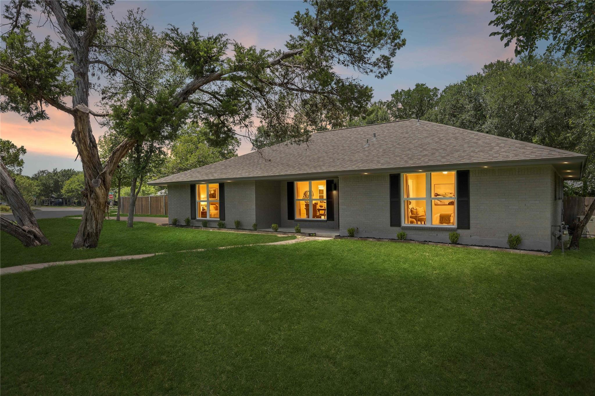 2306 Standish DR