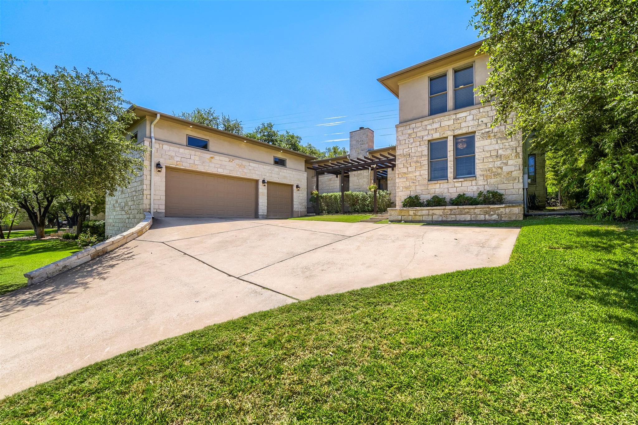 220 Clubhouse DR