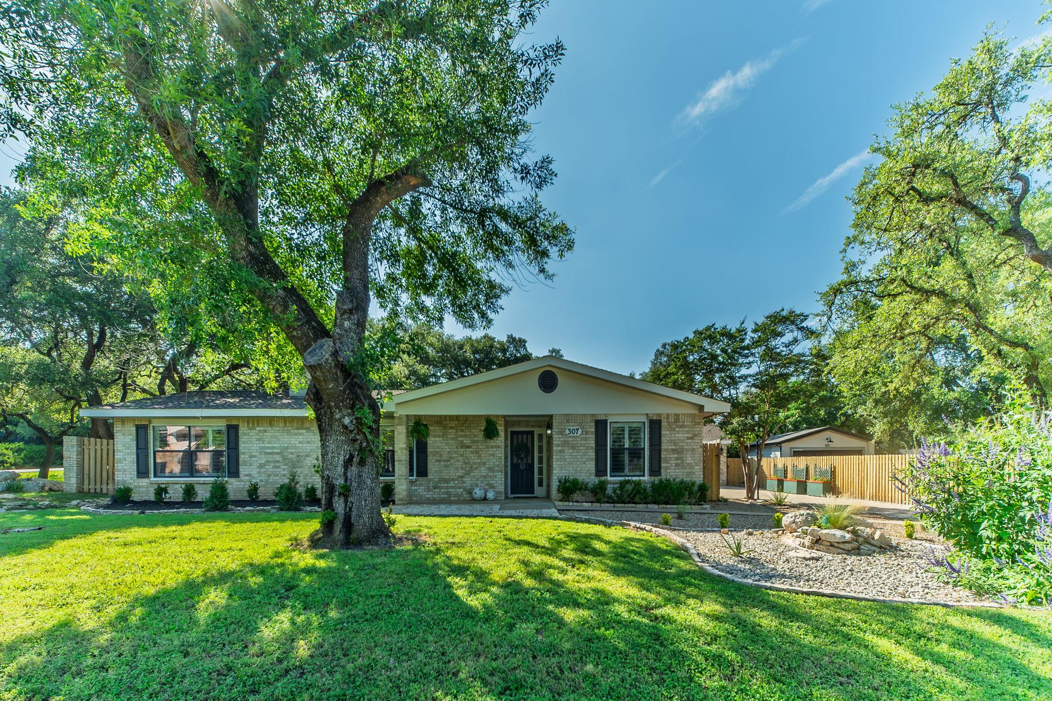 307 Lakeway DR