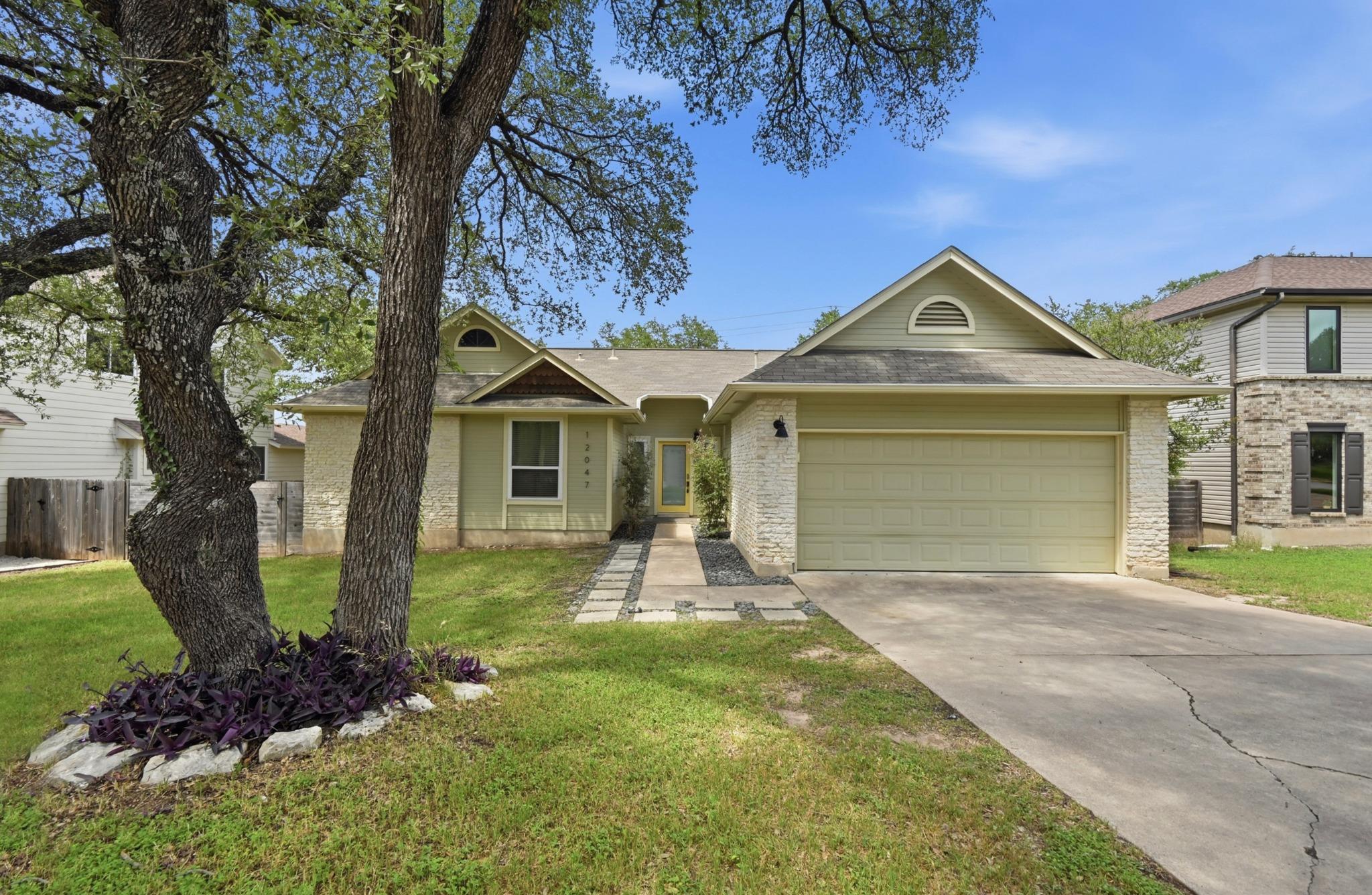 12047 Lincolnshire DR