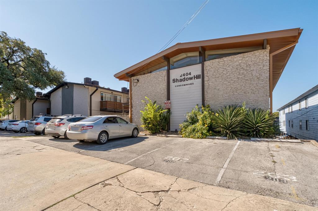 2404 Longview ST