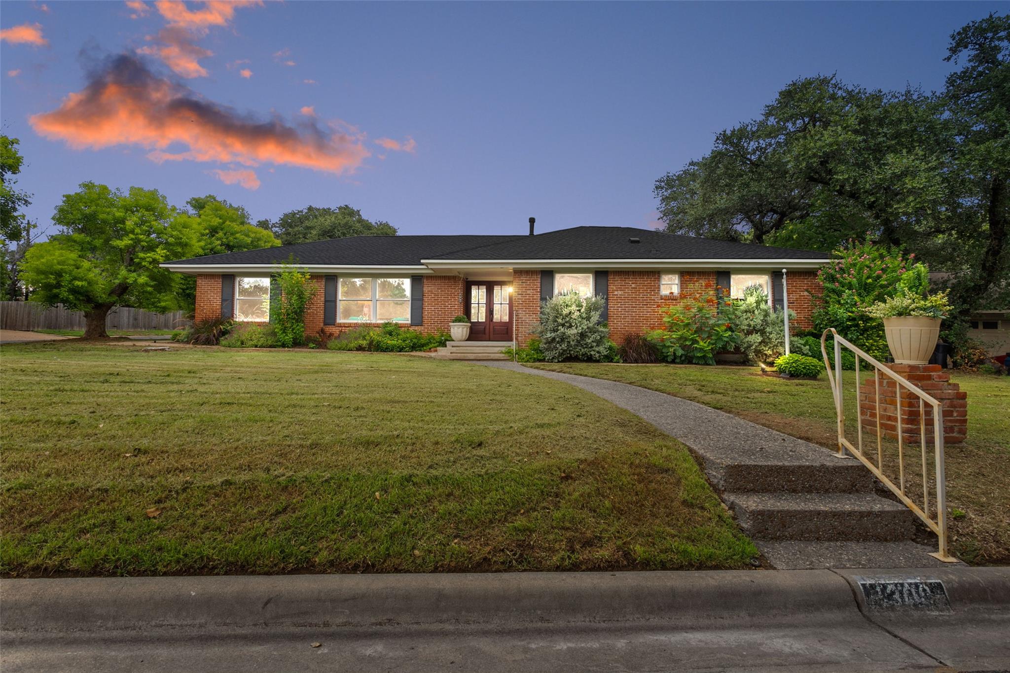 1308 Cardinal Hill CIR