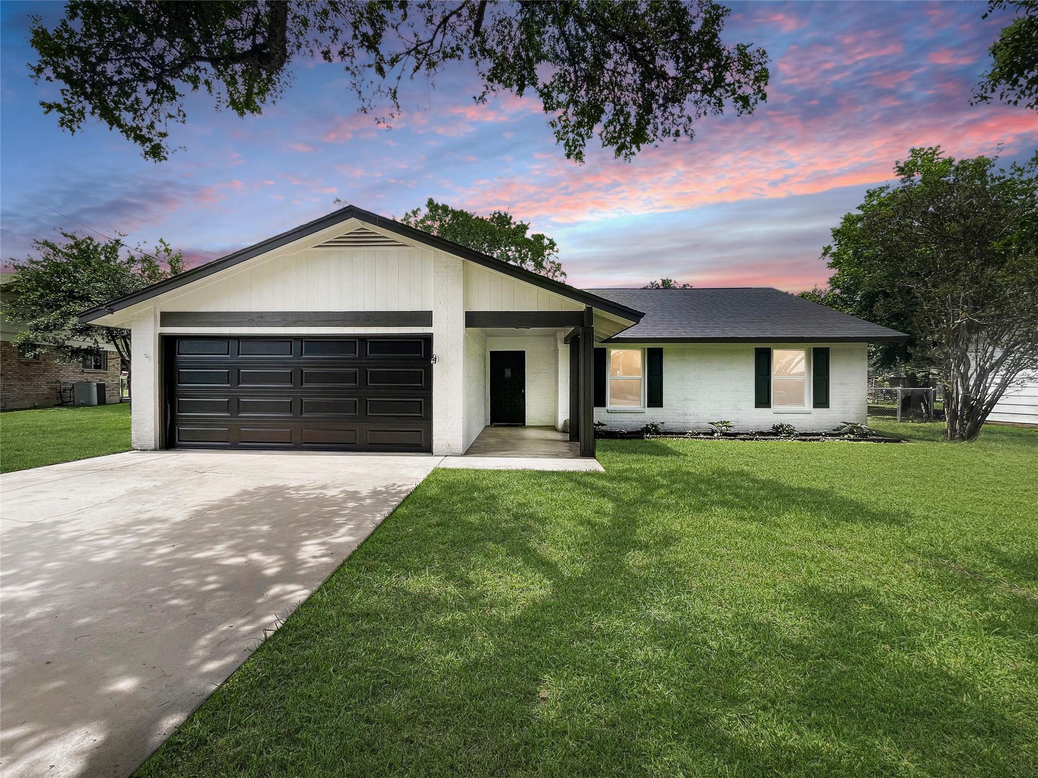 313 Golden Oaks DR