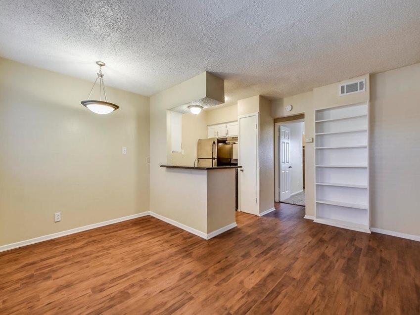 2401 Manor RD