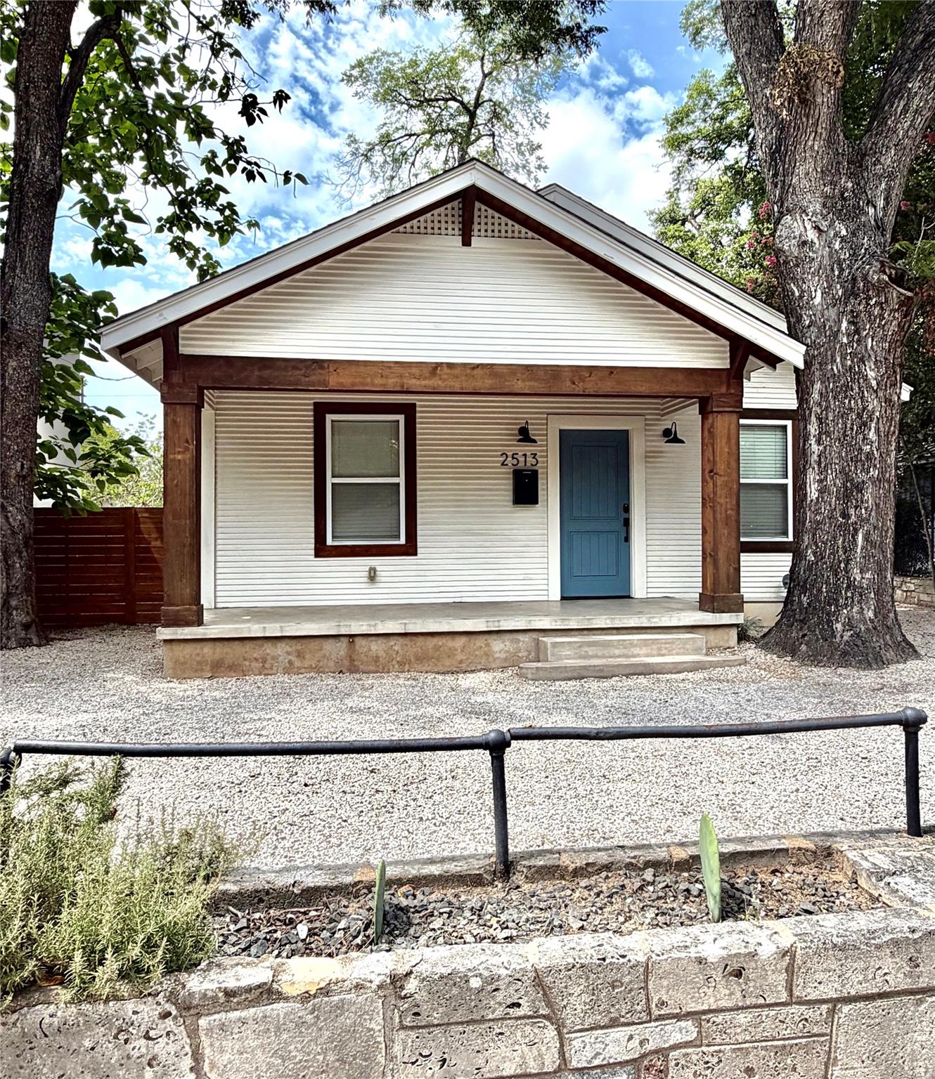 2513 Cesar Chavez ST