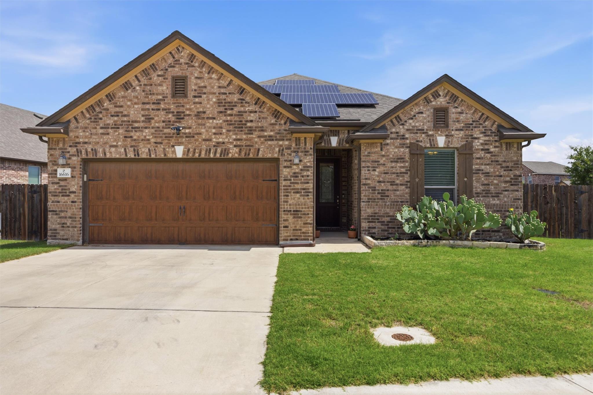 16616 Brogan LN