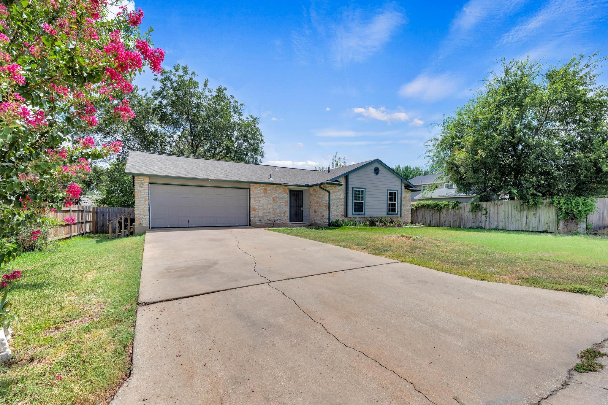 607 Garden Path CV