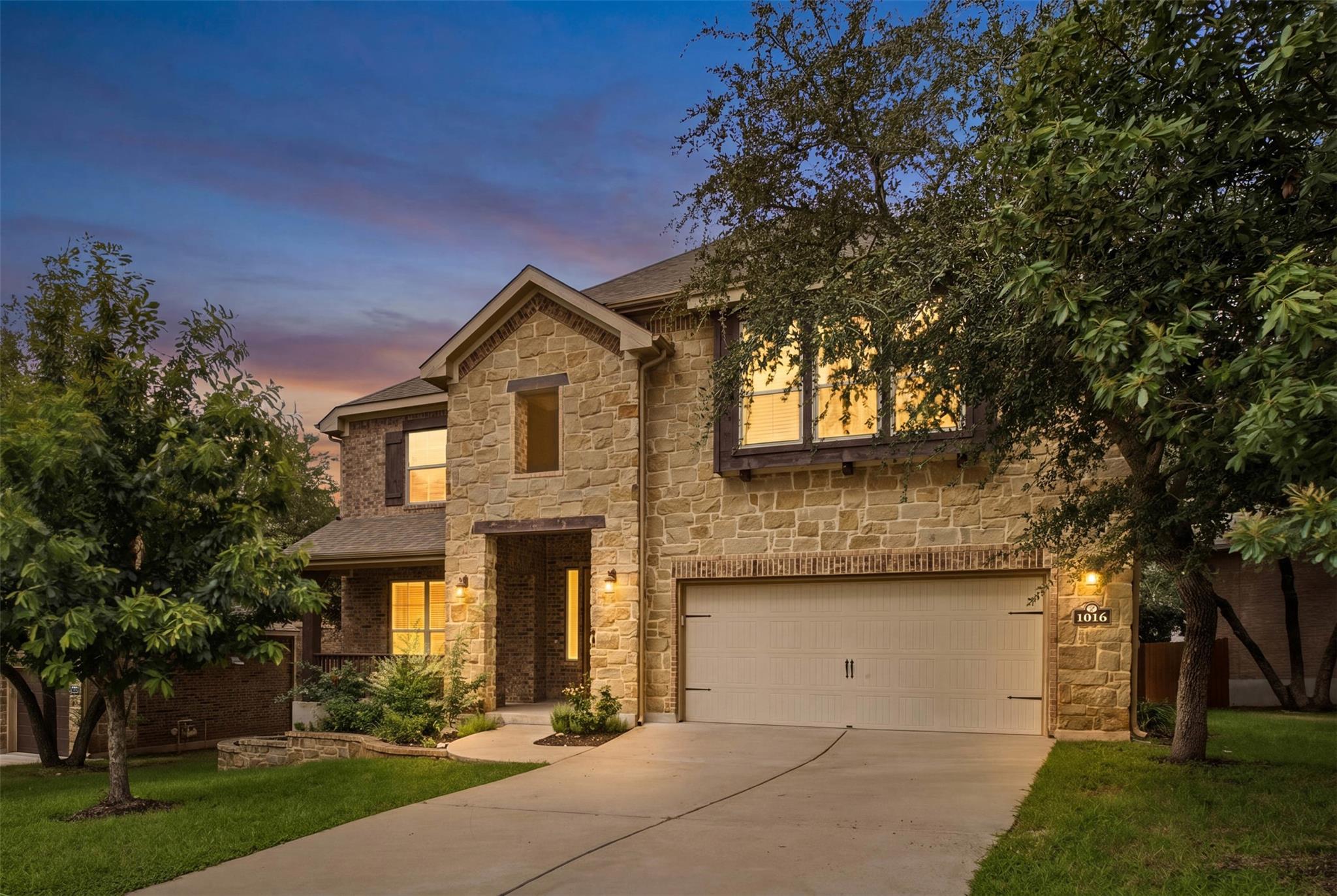 1016 Winding Way DR