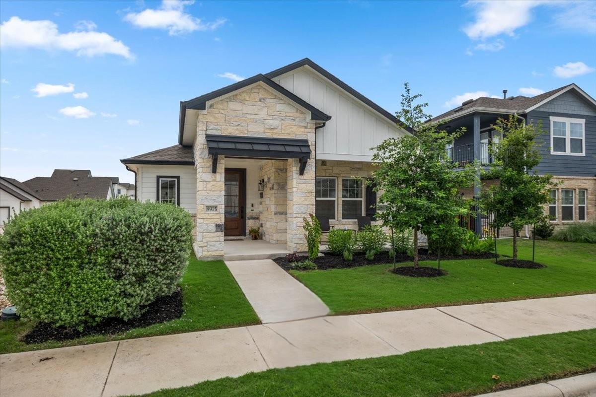 8915 Looksee LN