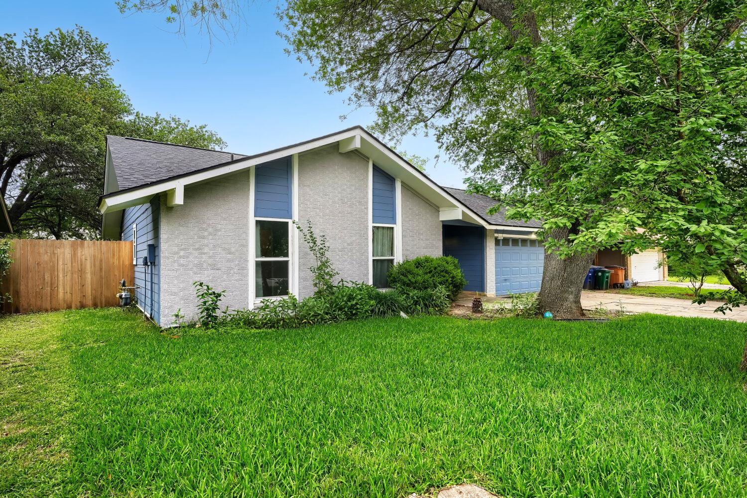 5107 Suburban DR