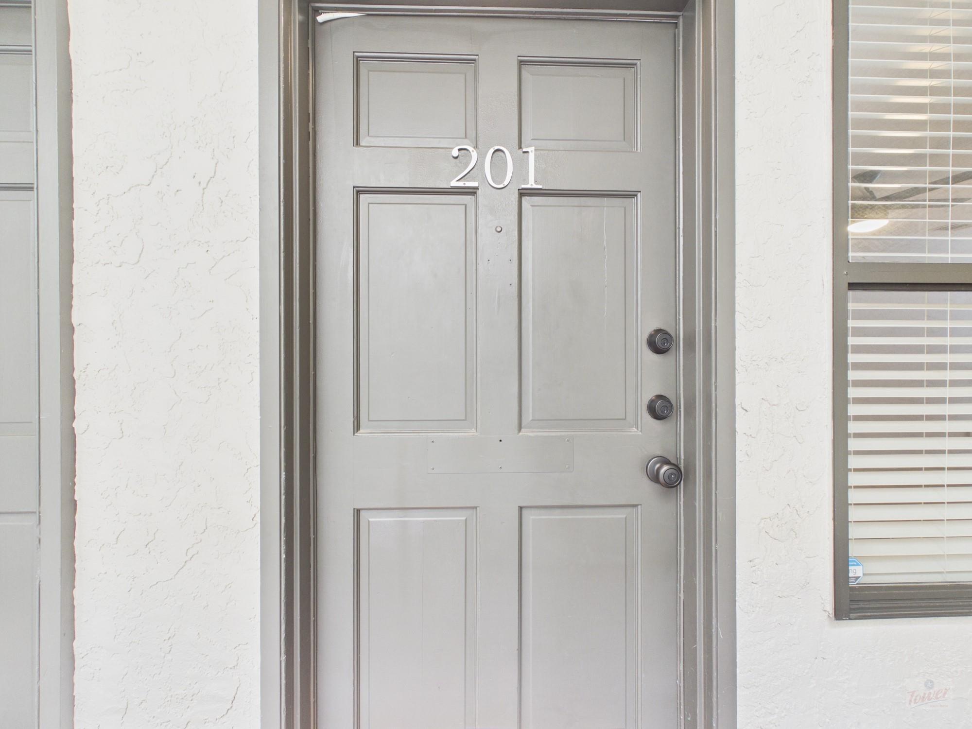 2409 Leon ST