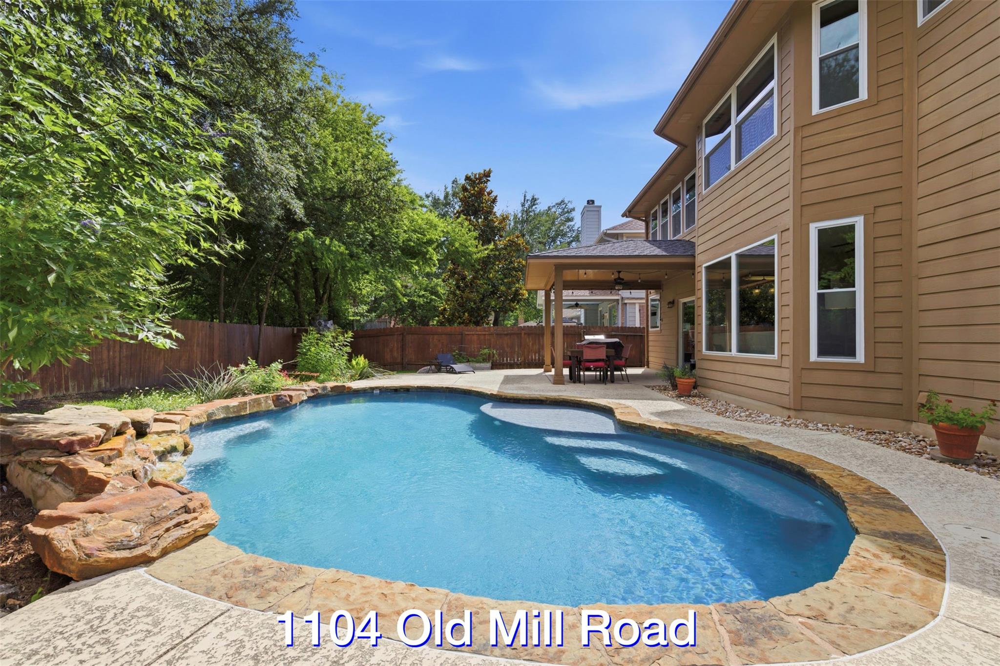 1104 Old Mill RD
