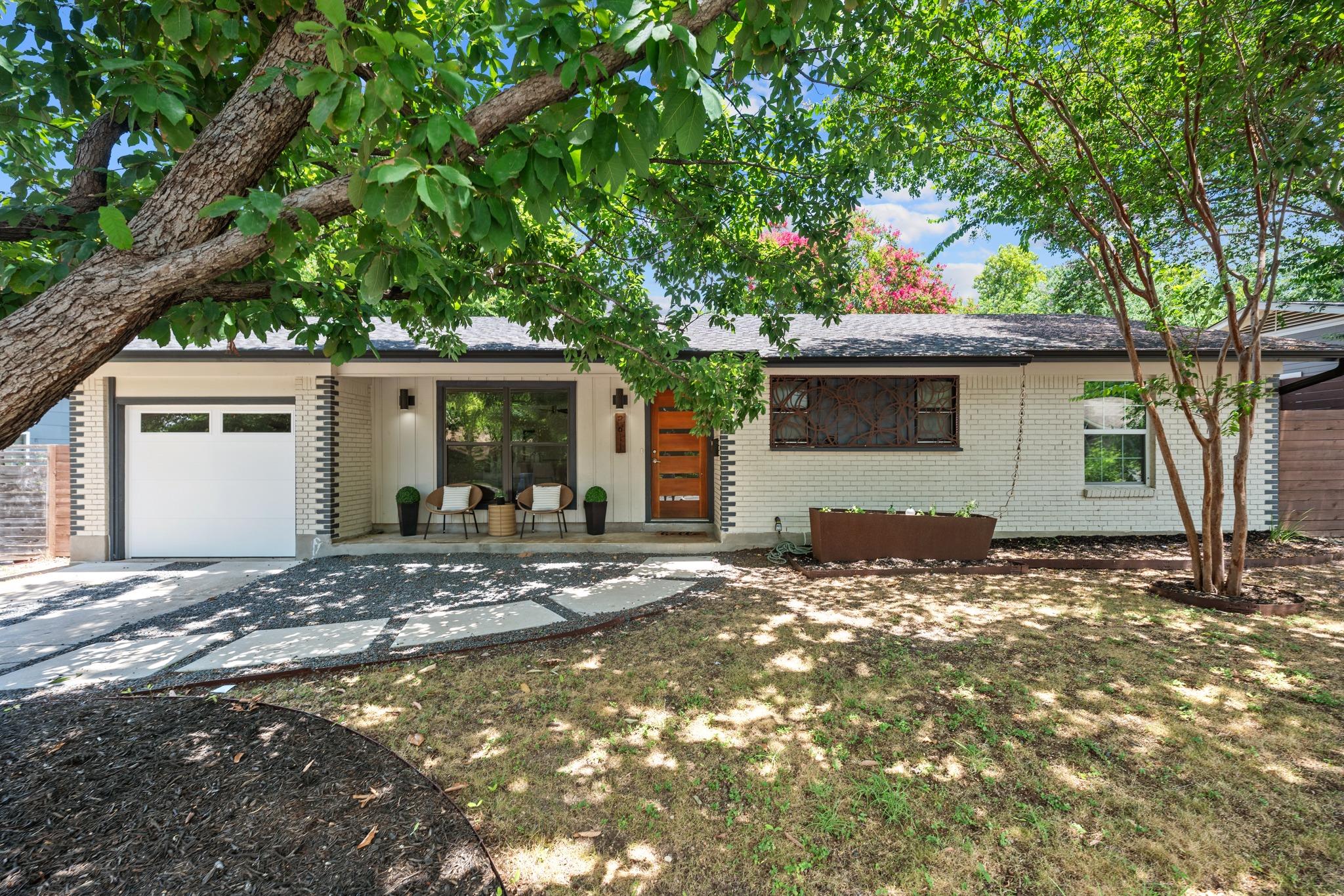 2611 East Side DR