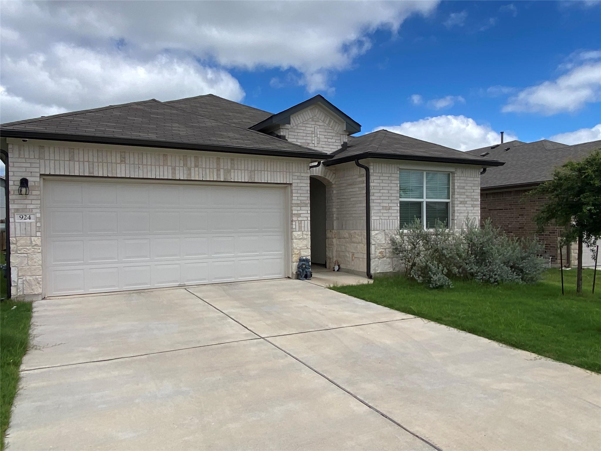 924 Vogel DR