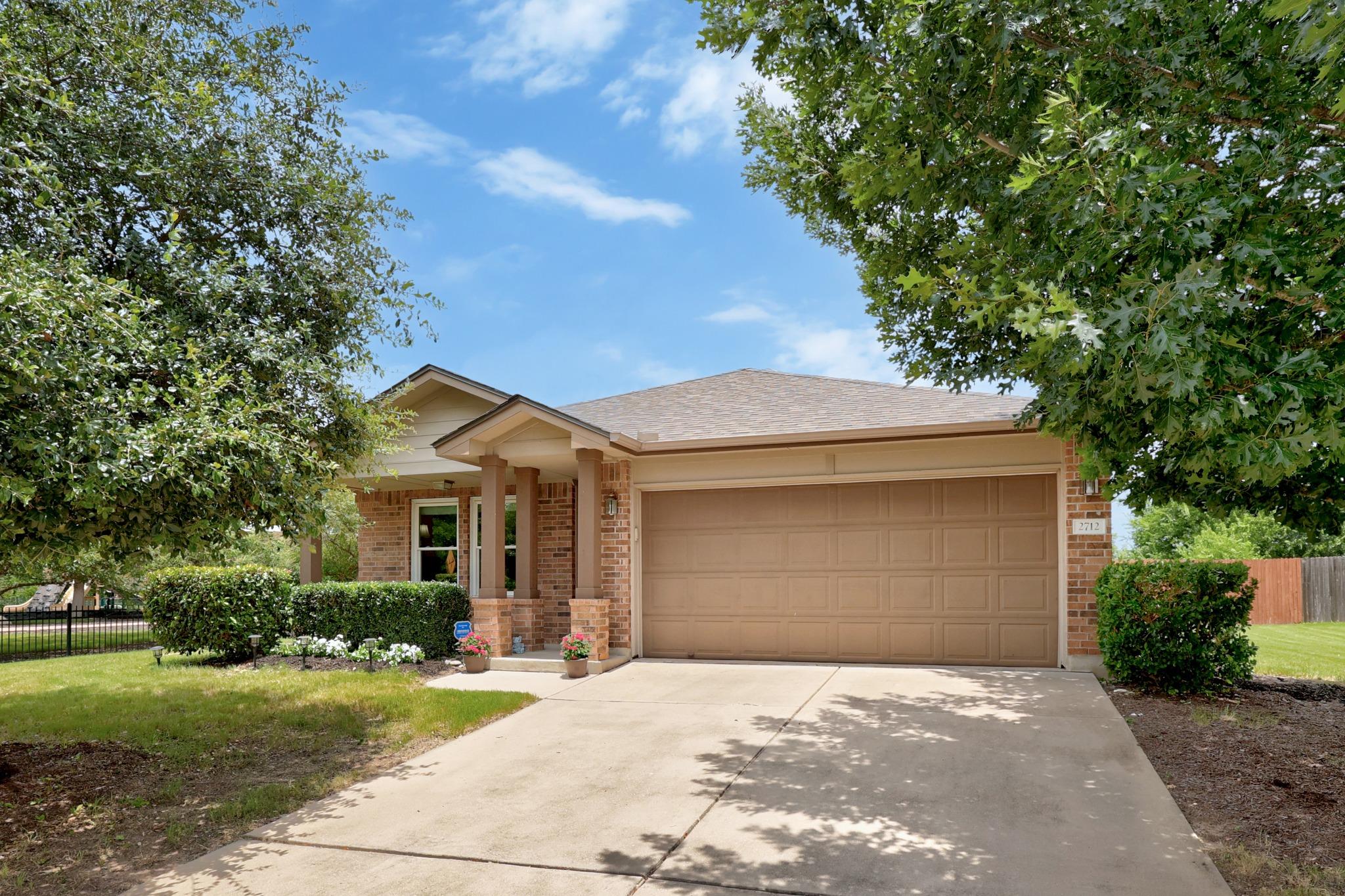 2712 Bluffstone DR