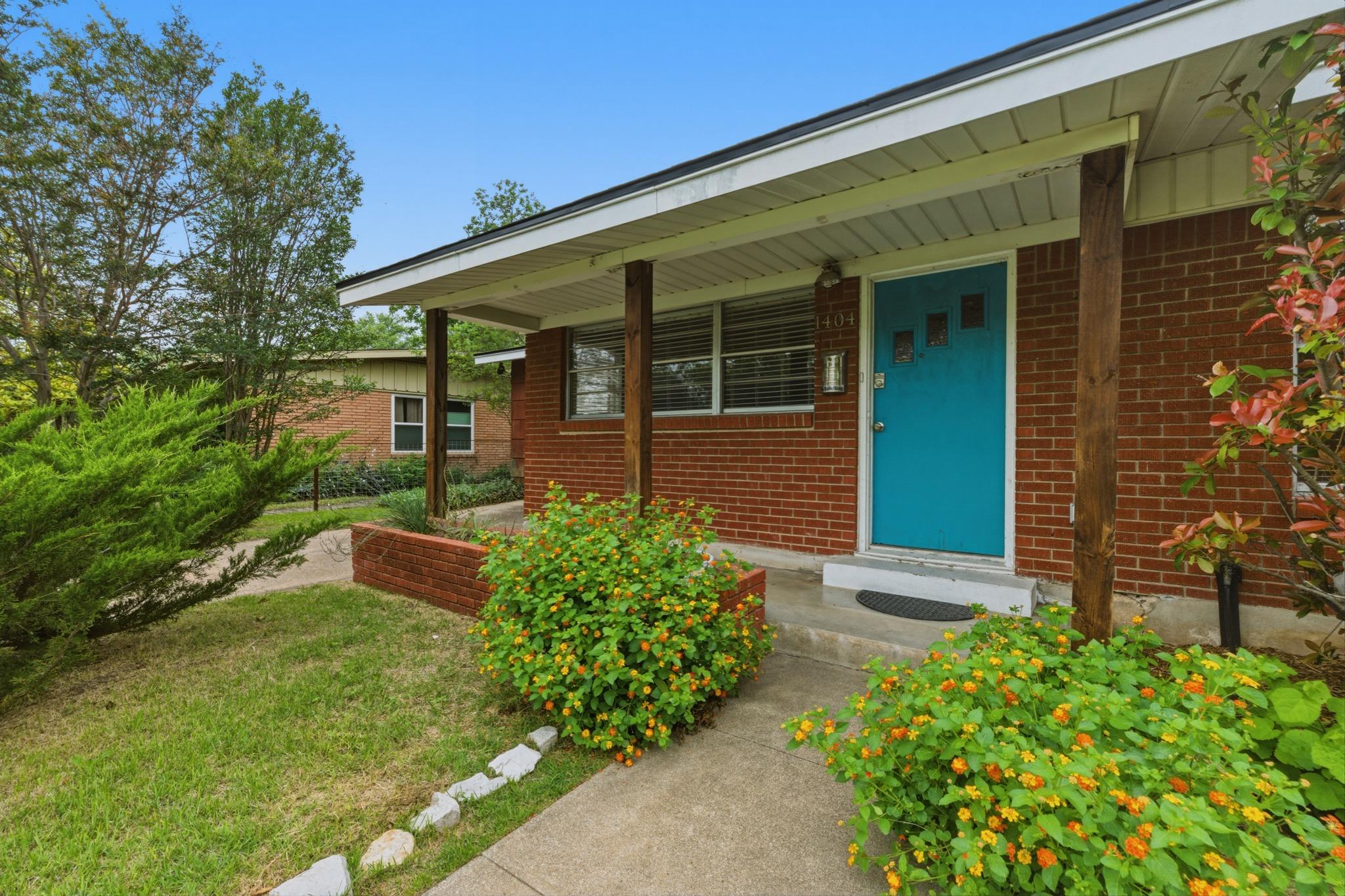 1404 Cloverleaf DR