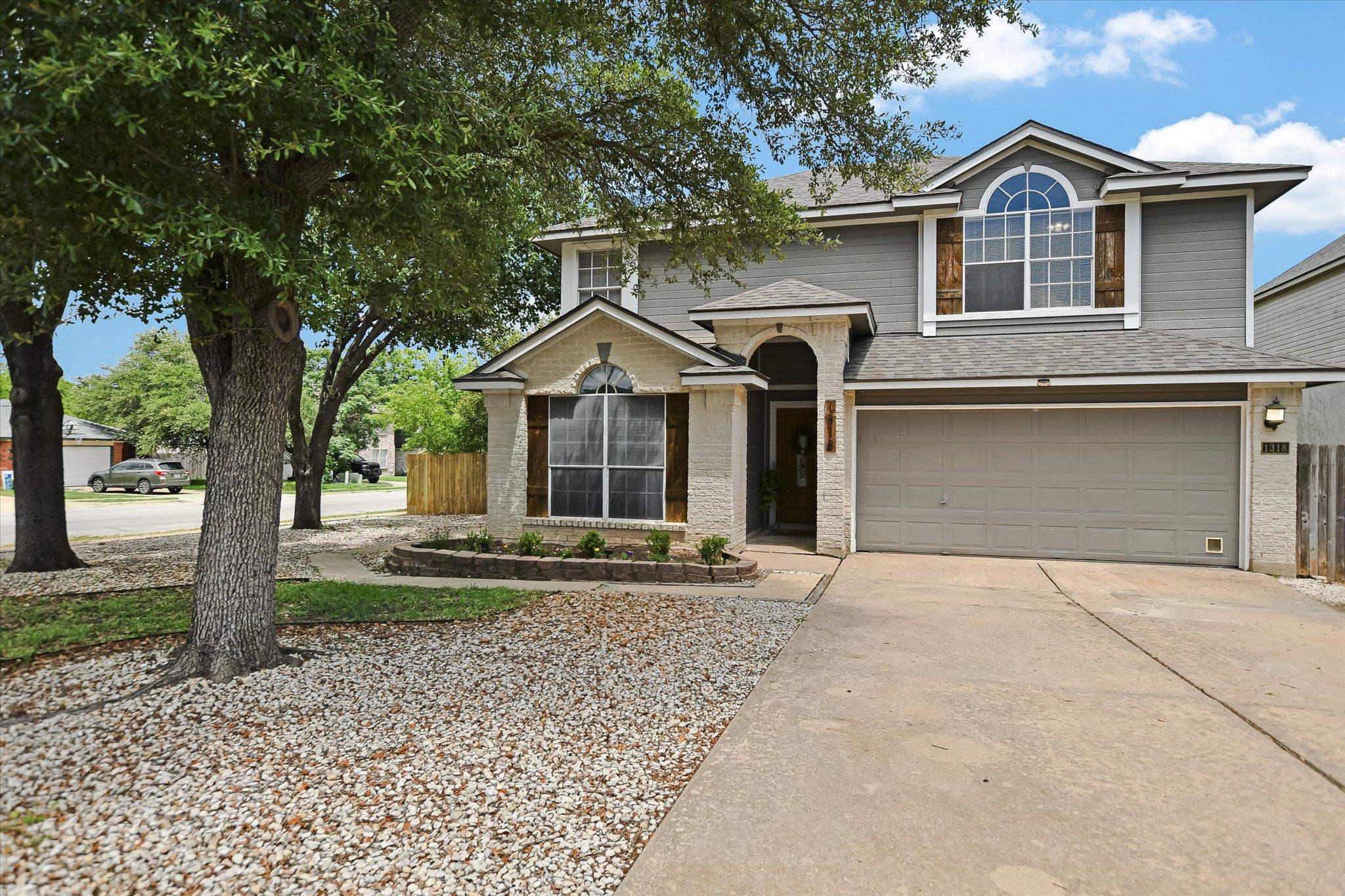 1318 Rosie LN