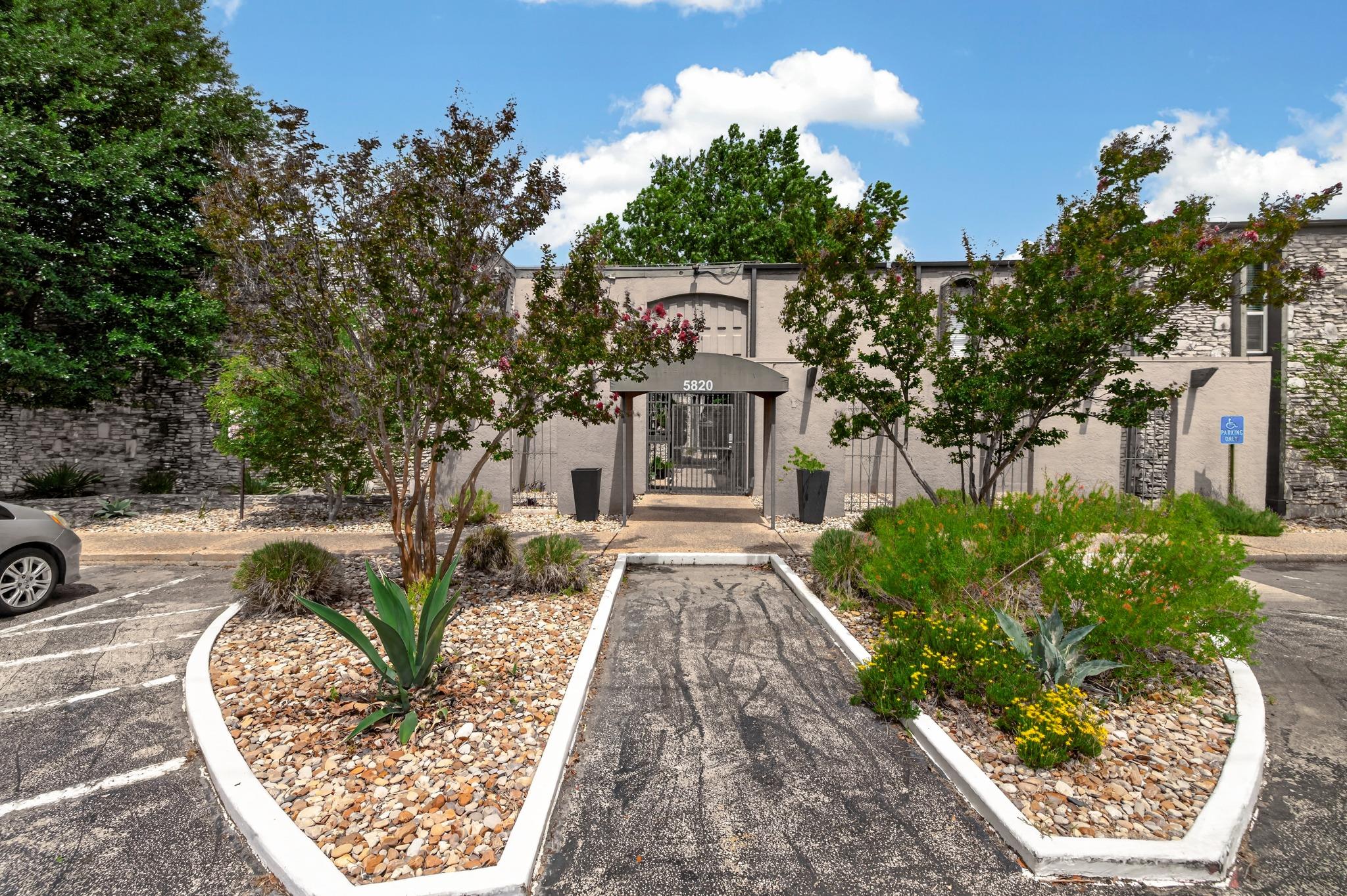 5820 Berkman DR