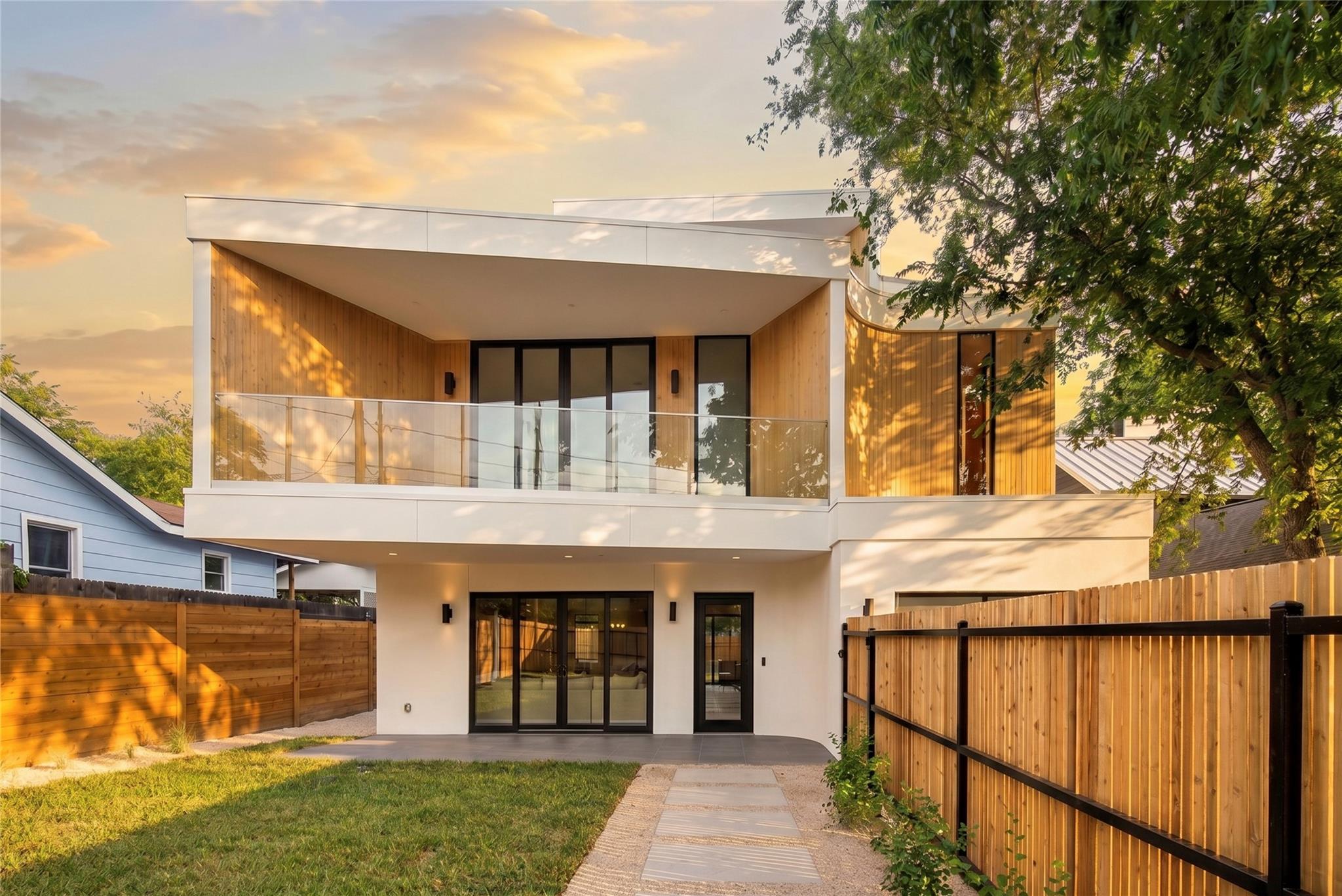 1005 Johanna ST
