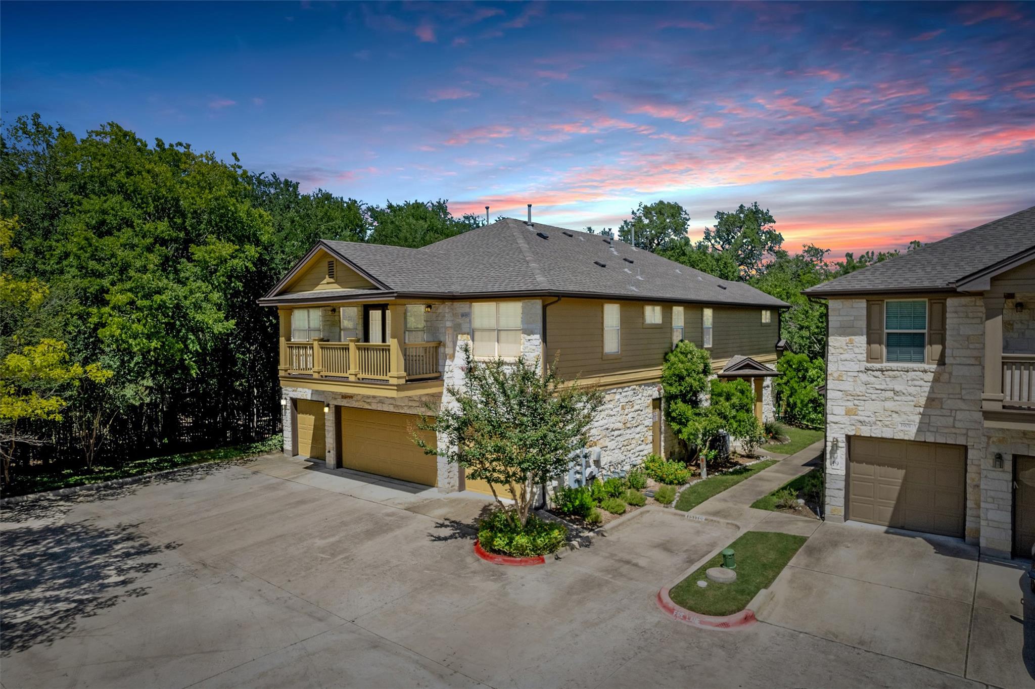 1310 Parmer LN