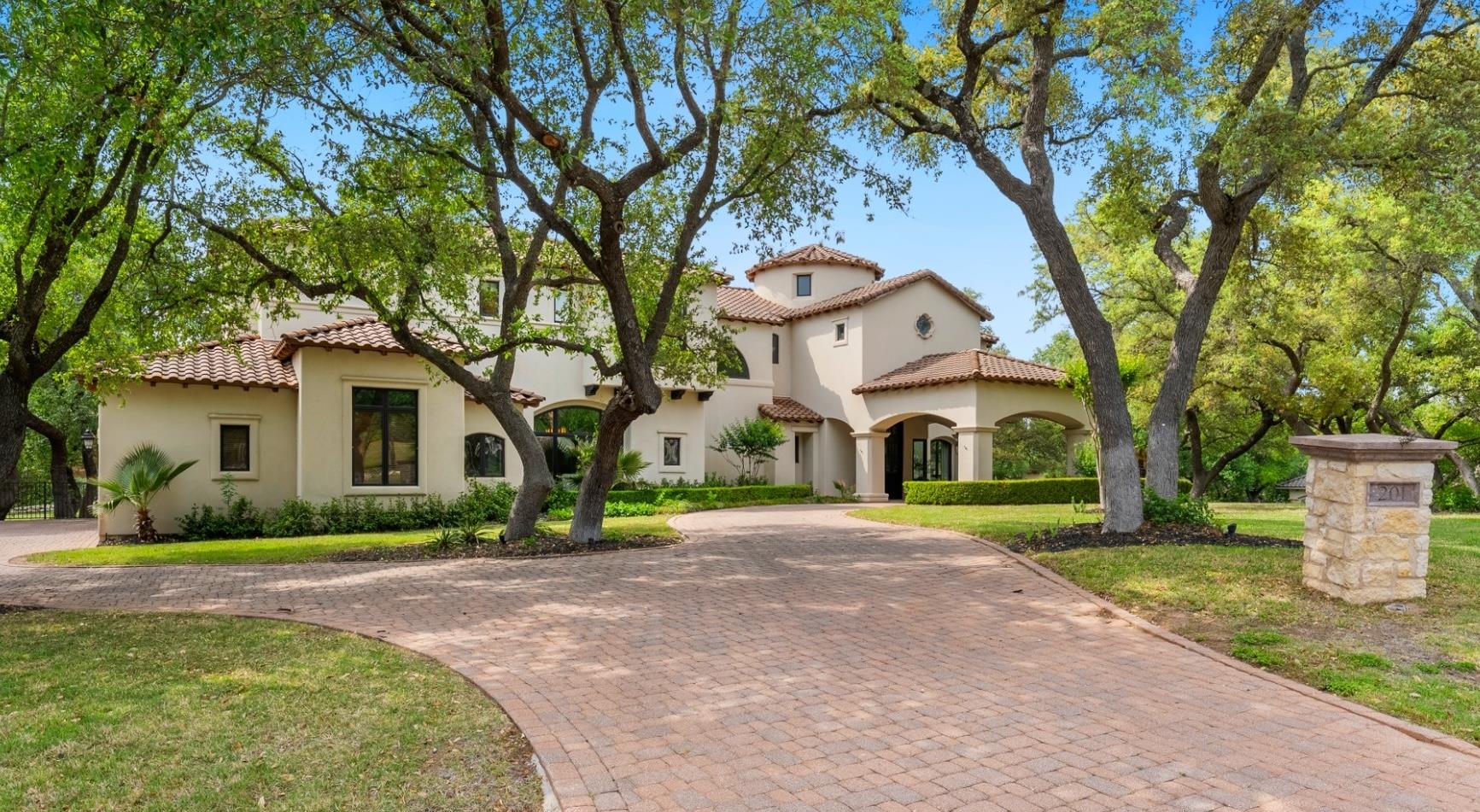 201 Costa Bella DR