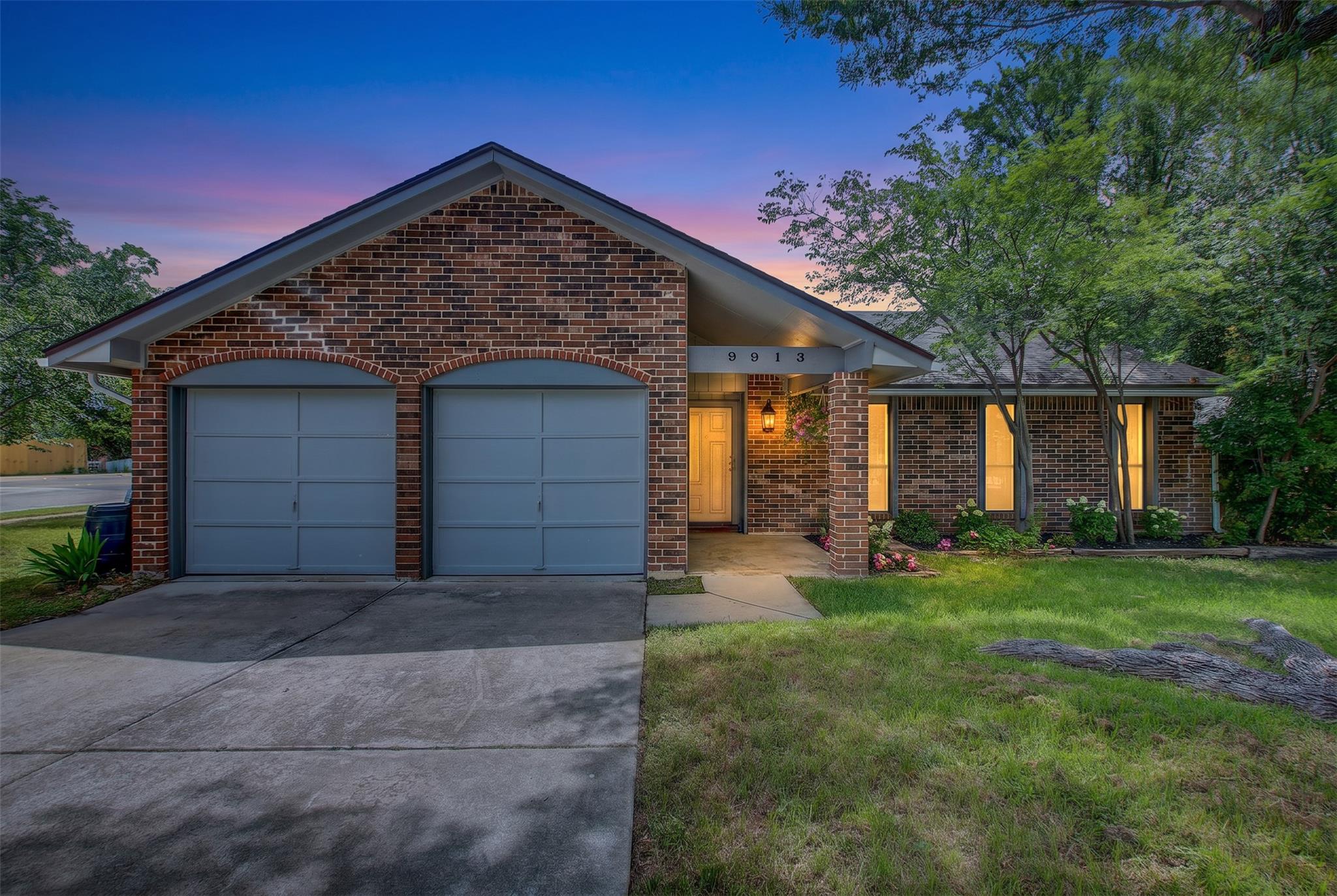 9913 Oak Hollow DR