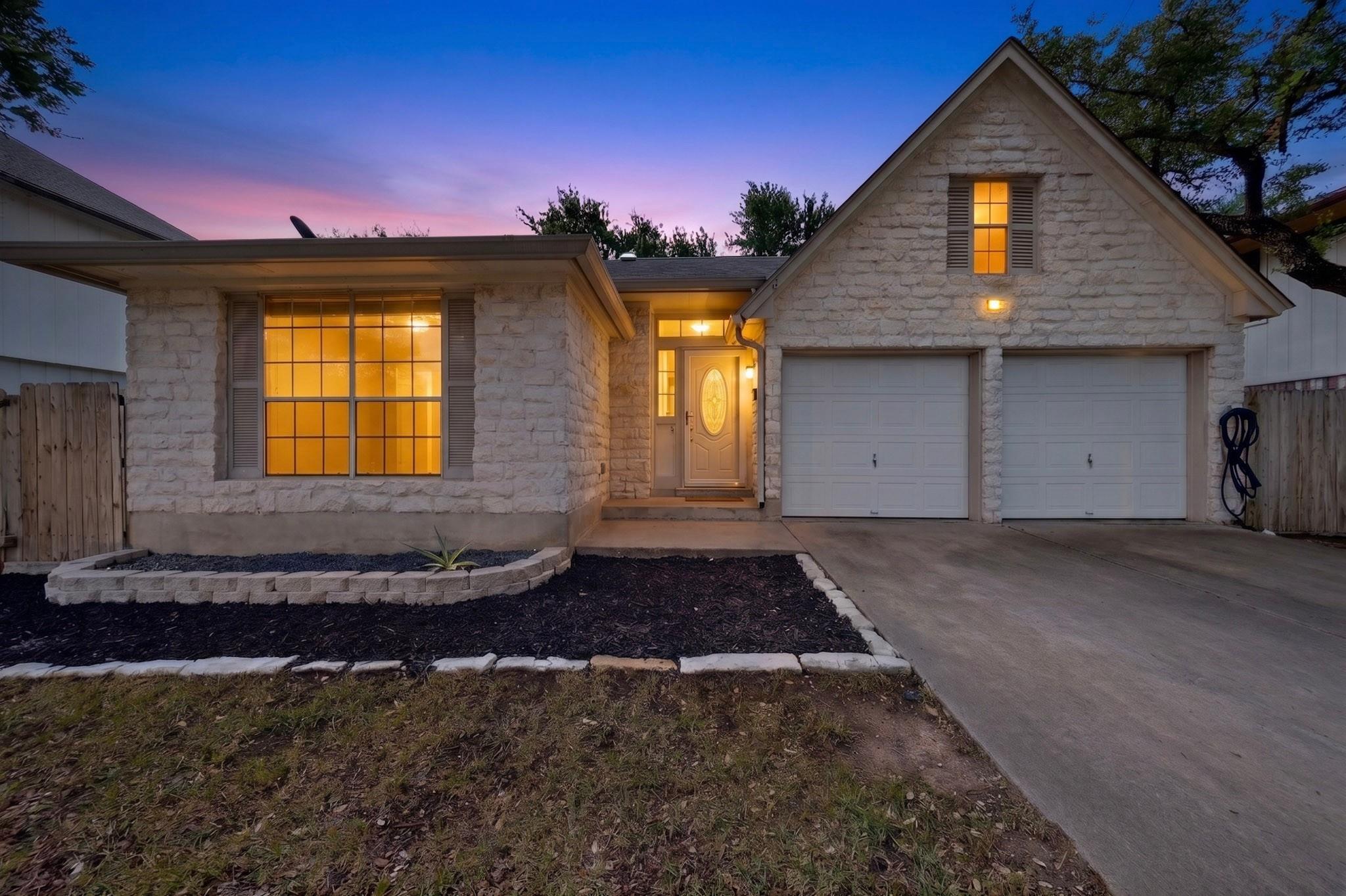 7441 Dallas DR